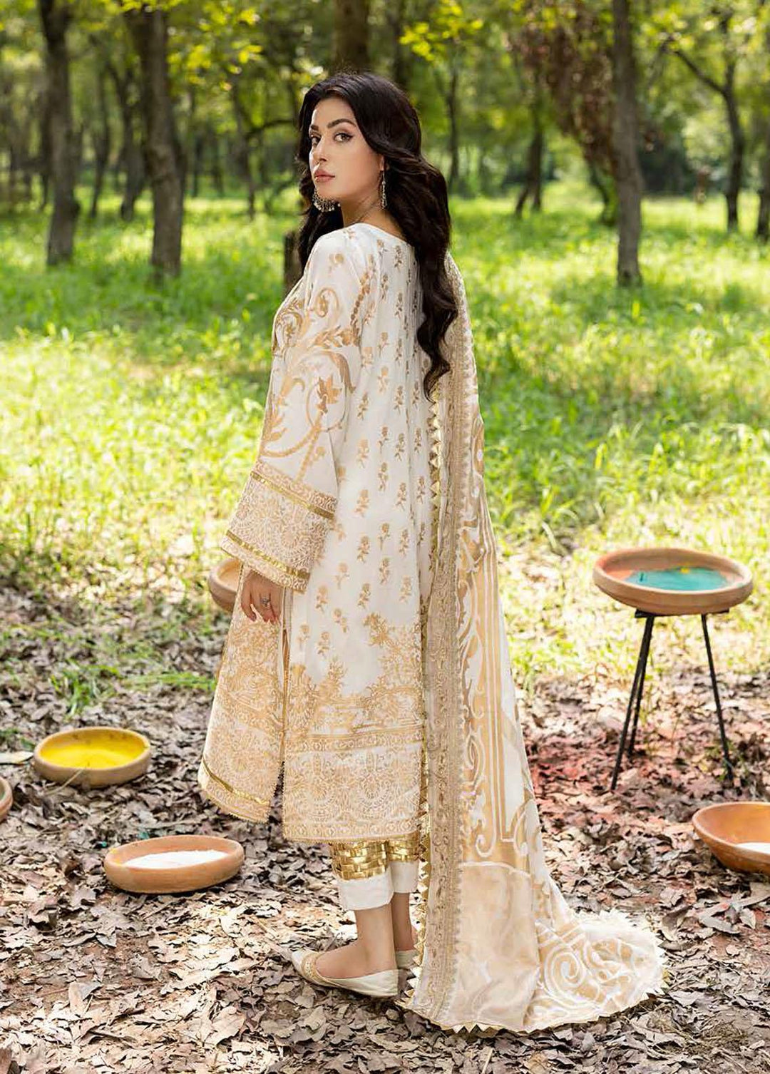 Mah-e-Noor By Charizma Embroidered Cambric Suits Unstitched 3 Piece CRZ22MN CMN-05 - Winter Collection