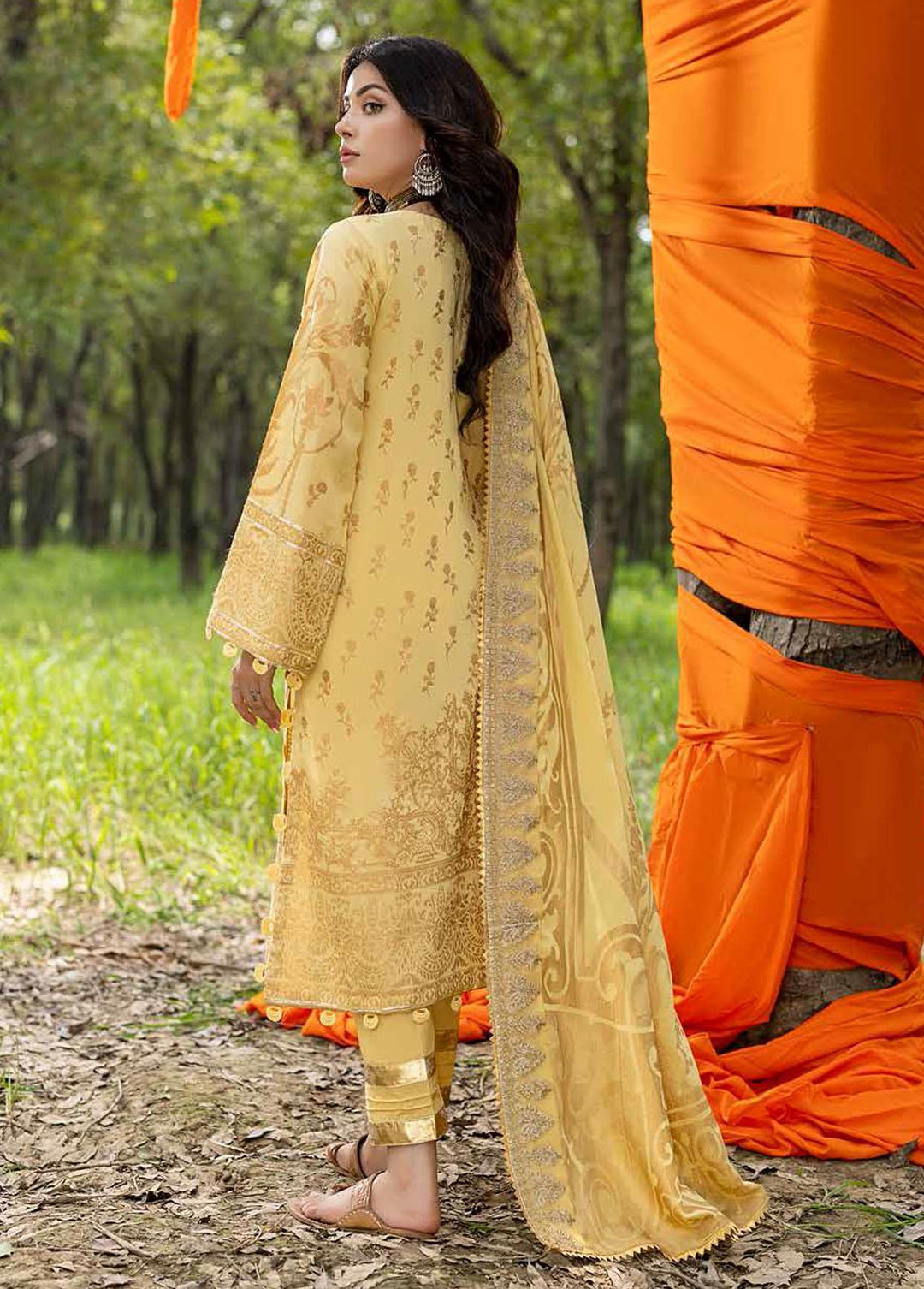 Mah-e-Noor By Charizma Embroidered Cambric Suits Unstitched 3 Piece CRZ22MN CMN-07 - Winter Collection