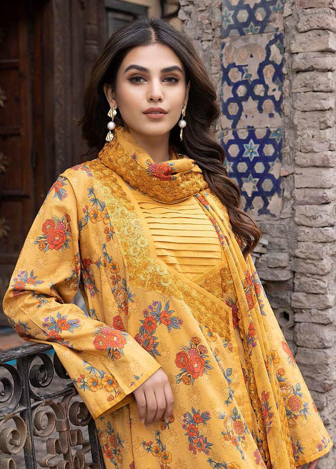 Rang-e-Bahaar By Charizma Embroidered Lawn Suits Unstitched 3 Piece CRZ23RB CRB-06 - Spring / Summer Collection