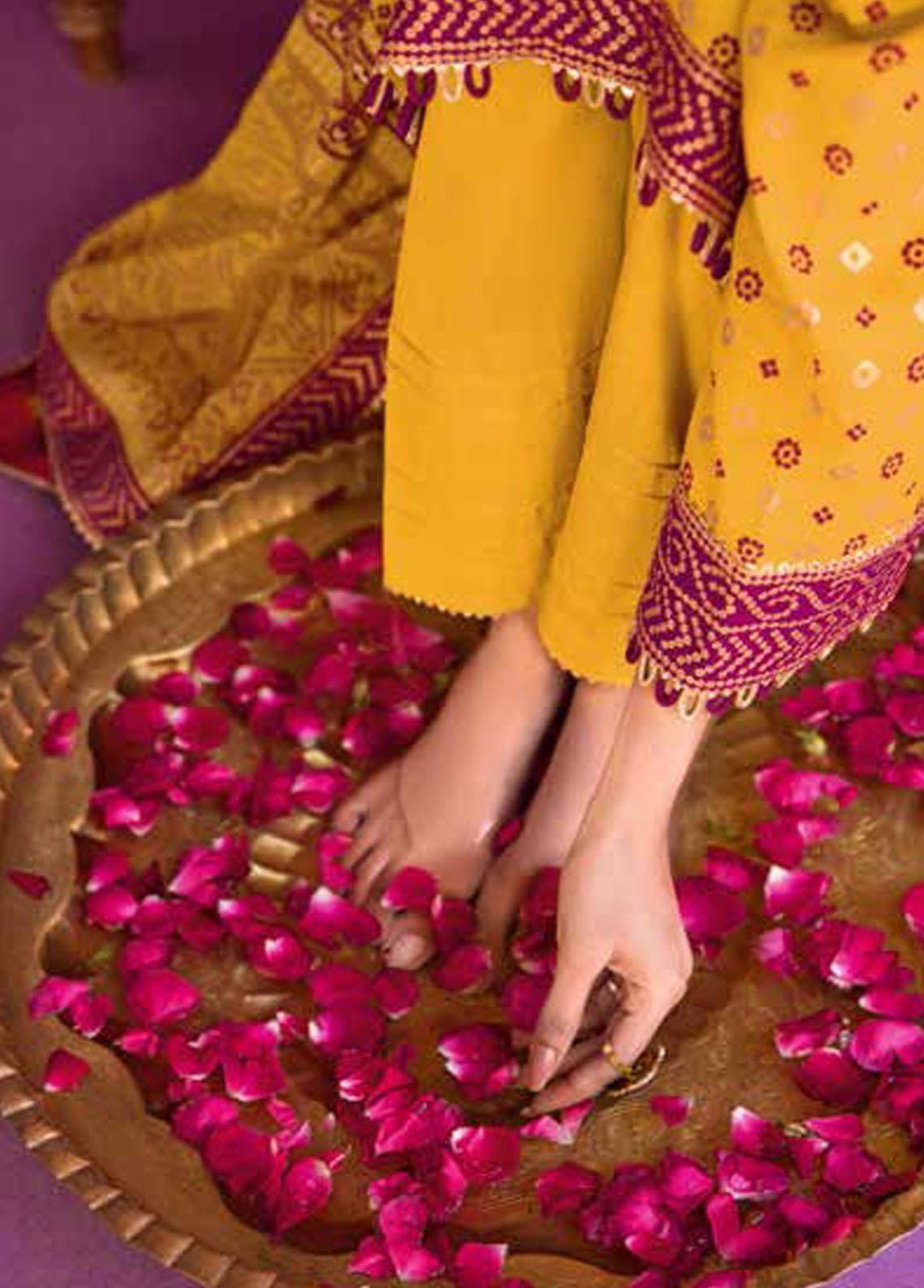 Chunri by Gul Ahmed Embroidered Lawn Suits Unstitched 3 Piece GA23C BM-32009 - Summer Collection