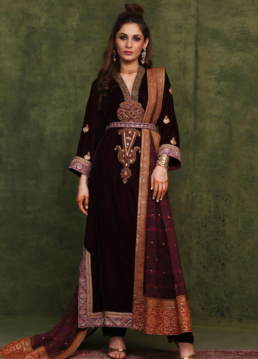 Shamaeel Ansari Pret Embroidered Velvet 2 Piece Suit CE-07