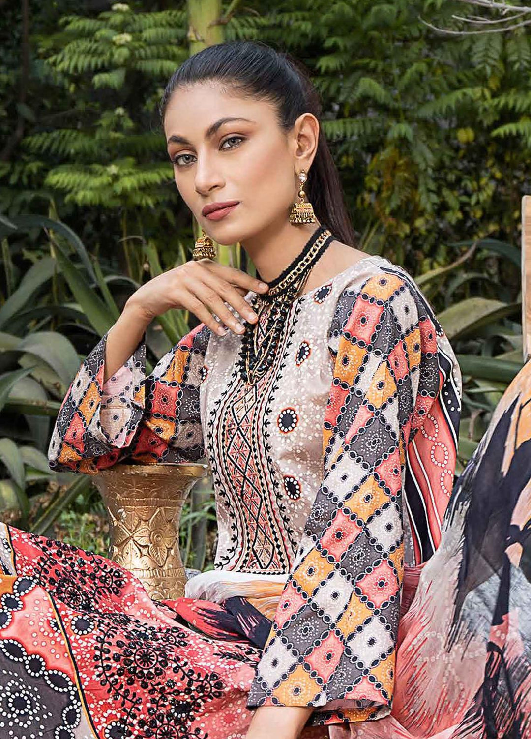 Creaze Embroidered Lawn Suit Unstitched 3 Piece CRE22S MSV-22026 Tea Rose - Luxury Collection