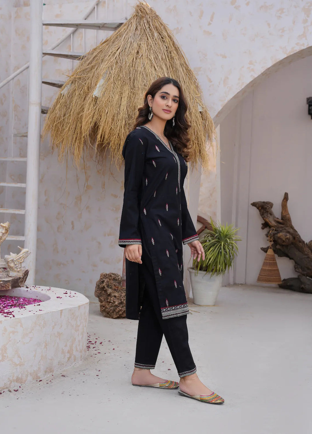 Damask Clothing Pret Embroidered Lawn 2 Piece Suit Parizay