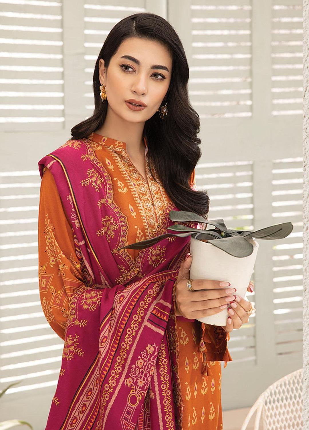 Dareechay By Lakhany Embroidered Pashmina Suits Unstitched 3 Piece LSM23DE LG-EA-0491 - Winter Collection