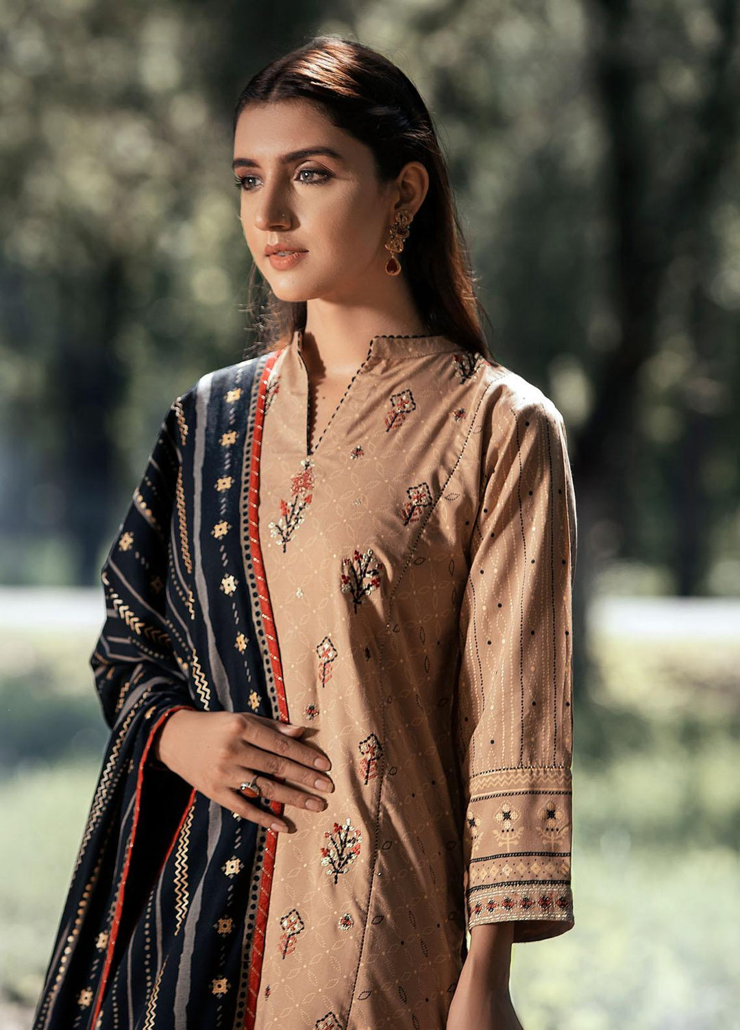 Dareechay by Lakhany Embroidered Pashmina Suits Unstitched 3 Piece LSM21DU DEW-6023-A - Winter Collection