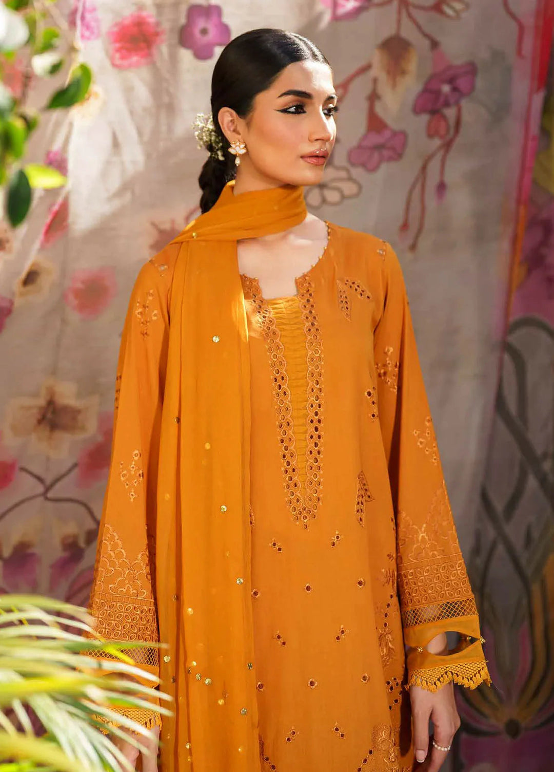 Dhoop Kinaray By Nureh Chikankari Lawn Suits Unstitched 4 Piece NU24DK NS-138 - Summer Collection