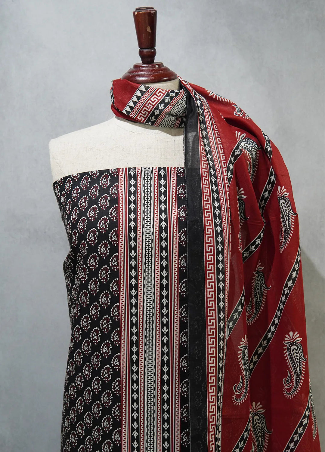 Digital Print By Bin Saeed Printed Lawn Suit Unstitched 3 Piece BN24F Black - Summer Collection