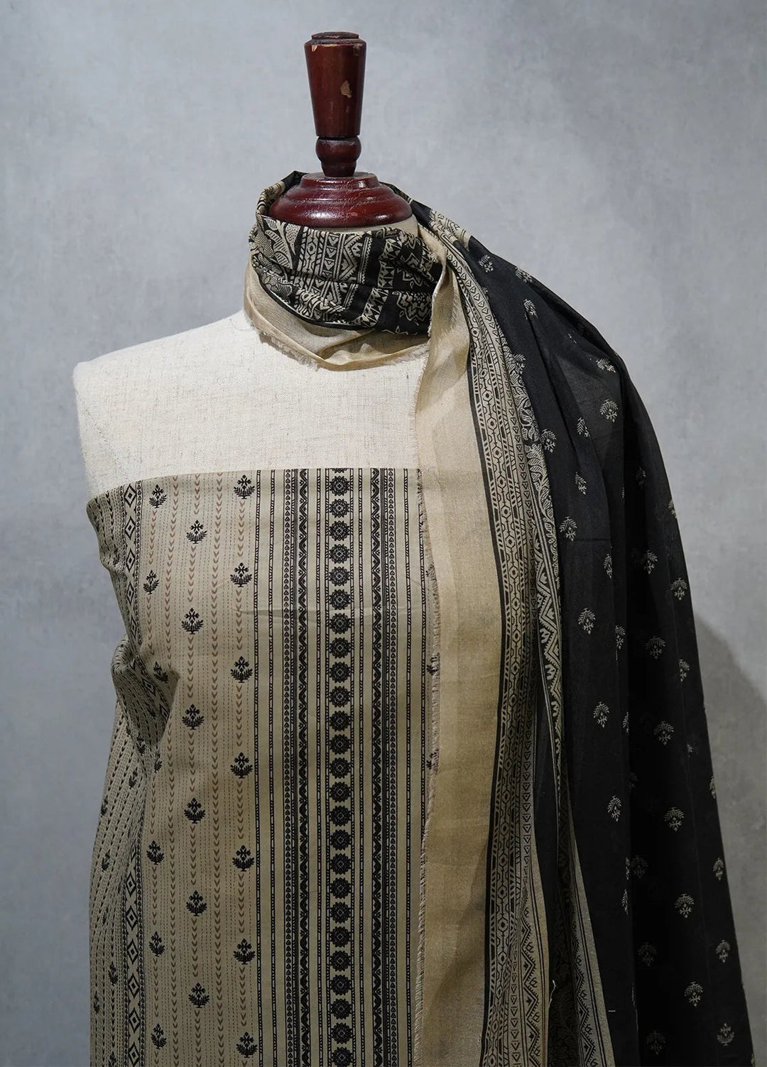 Digital Print By Bin Saeed Printed Lawn Suit Unstitched 3 Piece BN24F Gray - Summer Collection