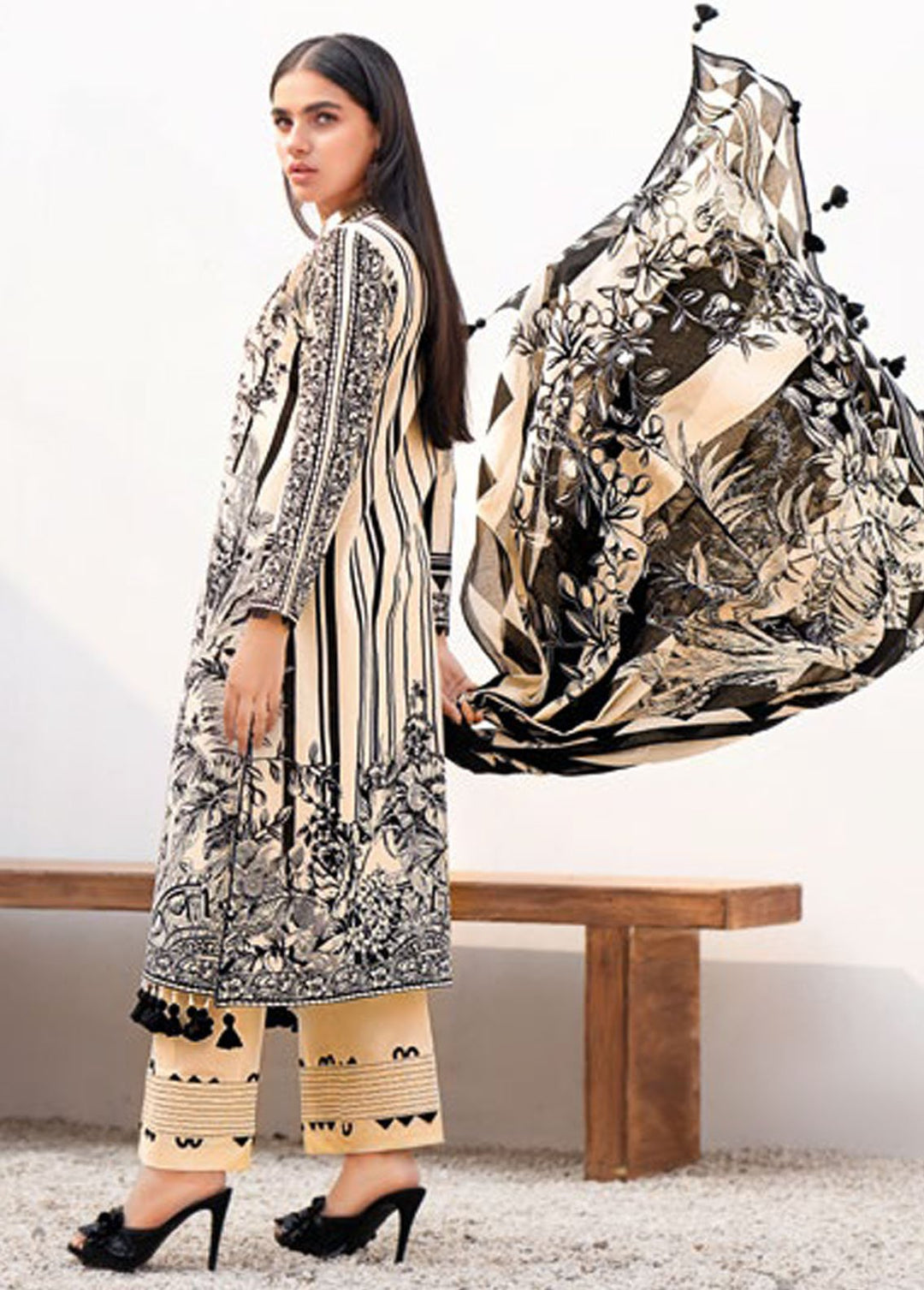 Essential By Gul Ahmed Printed Lawn Suits Unstitched 3 Piece GA24E B-42008 - Summer Collection