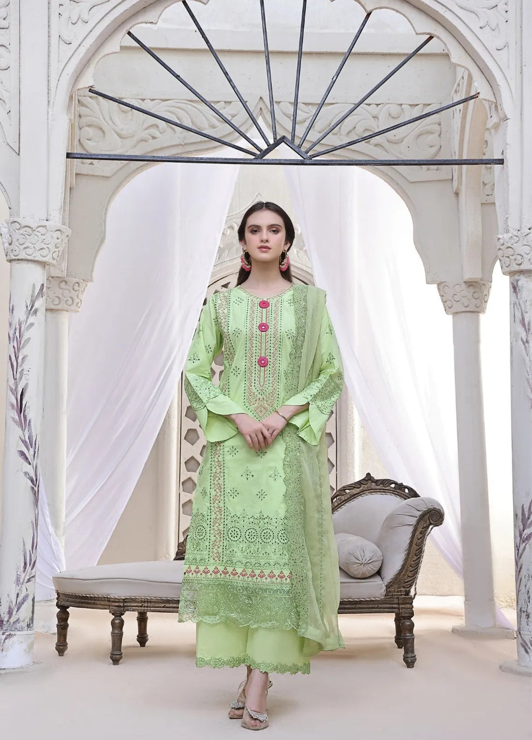 Feathers Pret Embroidered Lawn 3 Piece Suit Mumtaaz