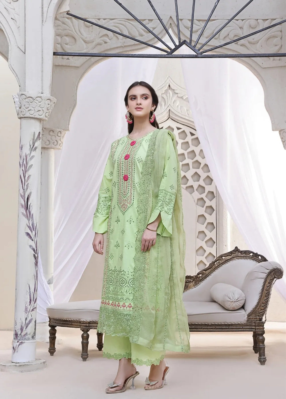 Feathers Pret Embroidered Lawn 3 Piece Suit Mumtaaz