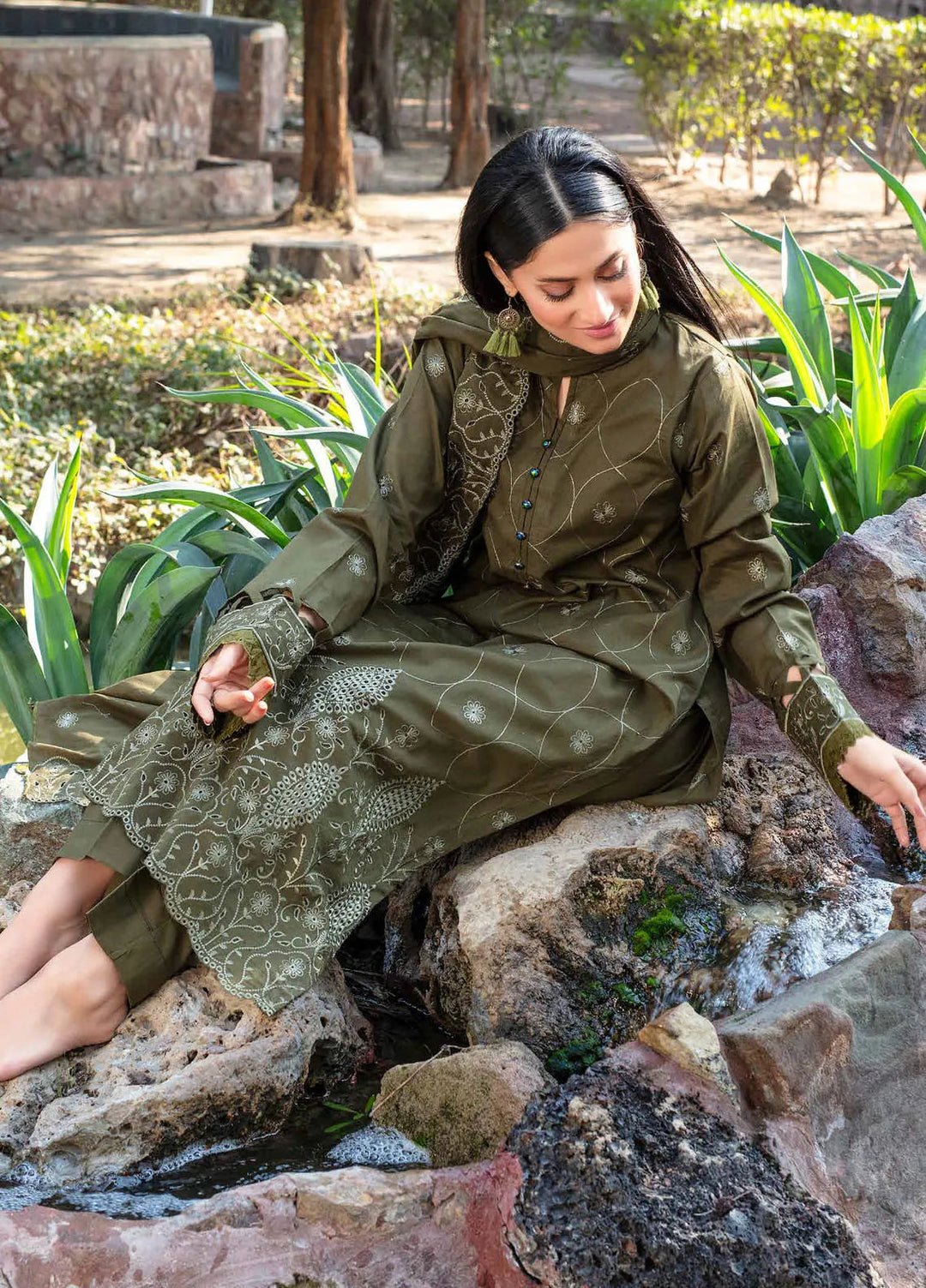 Fizza by Feroza Embroidered Lawn Suit Unstitched 3 Piece FZ25FS Art-01 - Summer Collection