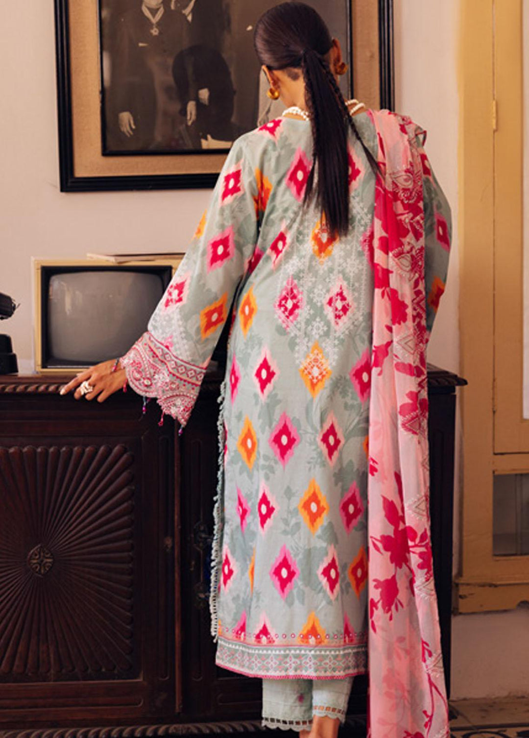 Gardenia By Nureh Embroidered Lawn Suits Unstitched 3 Piece NU23GE NSG-118 - Summer Collection