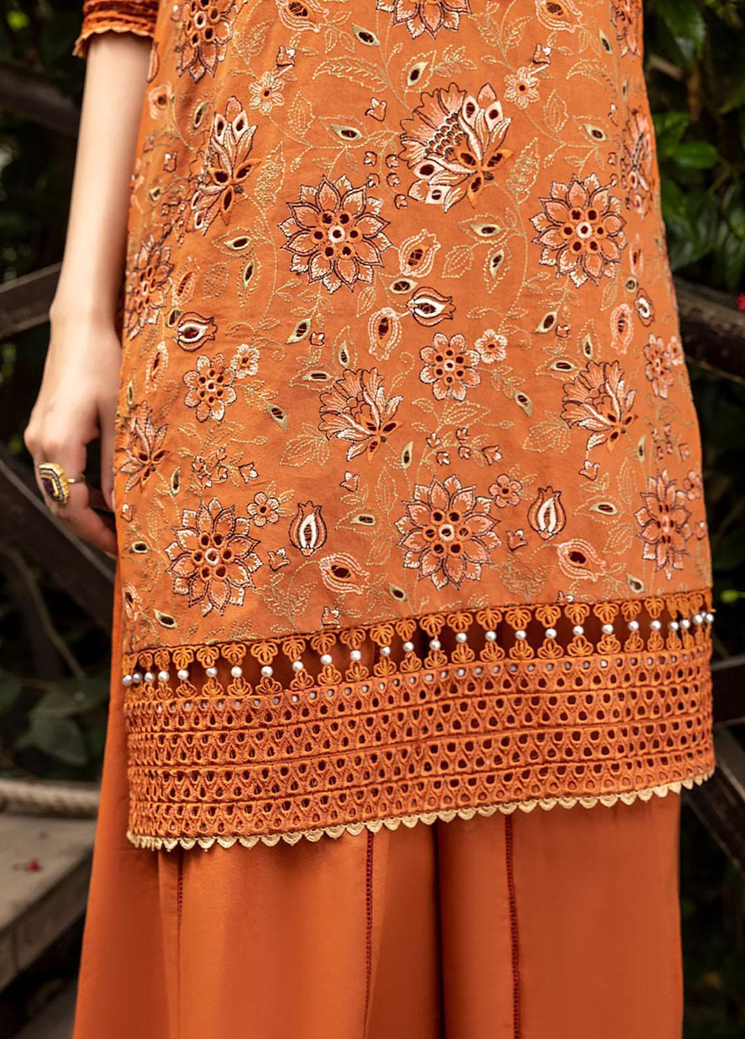 Ghuncha By Izel Embroidered Karandi Suits Unstitched 3 Piece IZL23G GEC-039 JASPER - Winter Collection