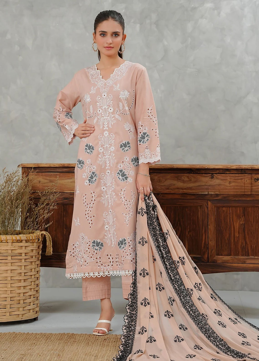 Madiha Gohar Pret Embroidered Lawn 3 Piece Fluer Muse