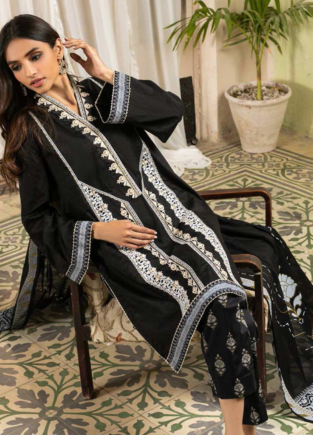 Guftagu by Orient Textiles Embroidered Jacquard Suits Unstitched 3 Piece OT21G D-049-Black - Festive Collection
