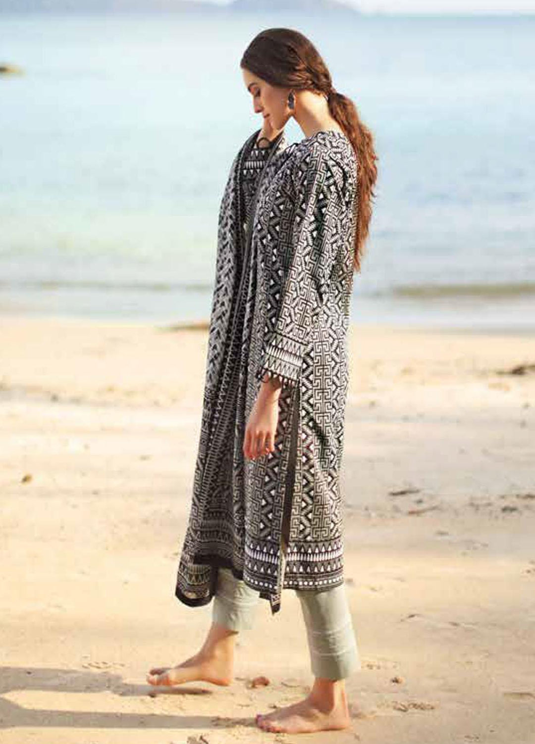 Ambrosia Black & White By Gul Ahmed Printed Lawn Suits Unstitched 3 Piece GA22A B-22010 - Black & White Collection