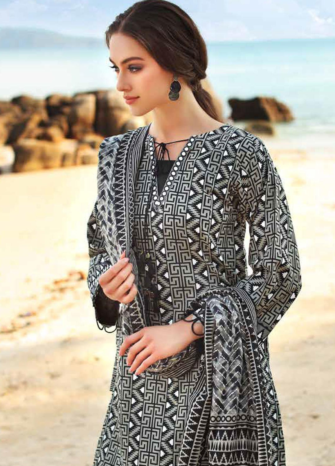 Ambrosia Black & White By Gul Ahmed Printed Lawn Suits Unstitched 3 Piece GA22A B-22010 - Black & White Collection