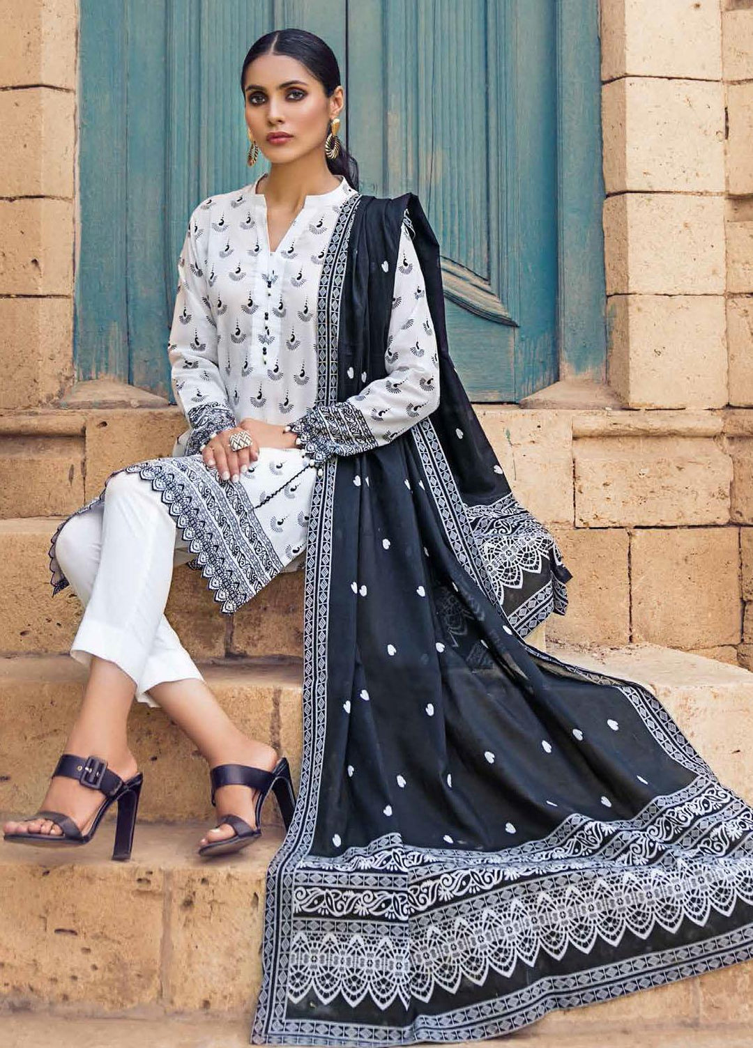 Black & White By Gul Ahmed Printed Lawn Suits Unstitched 3 Piece GA21BW B12003 - Black & White Collection