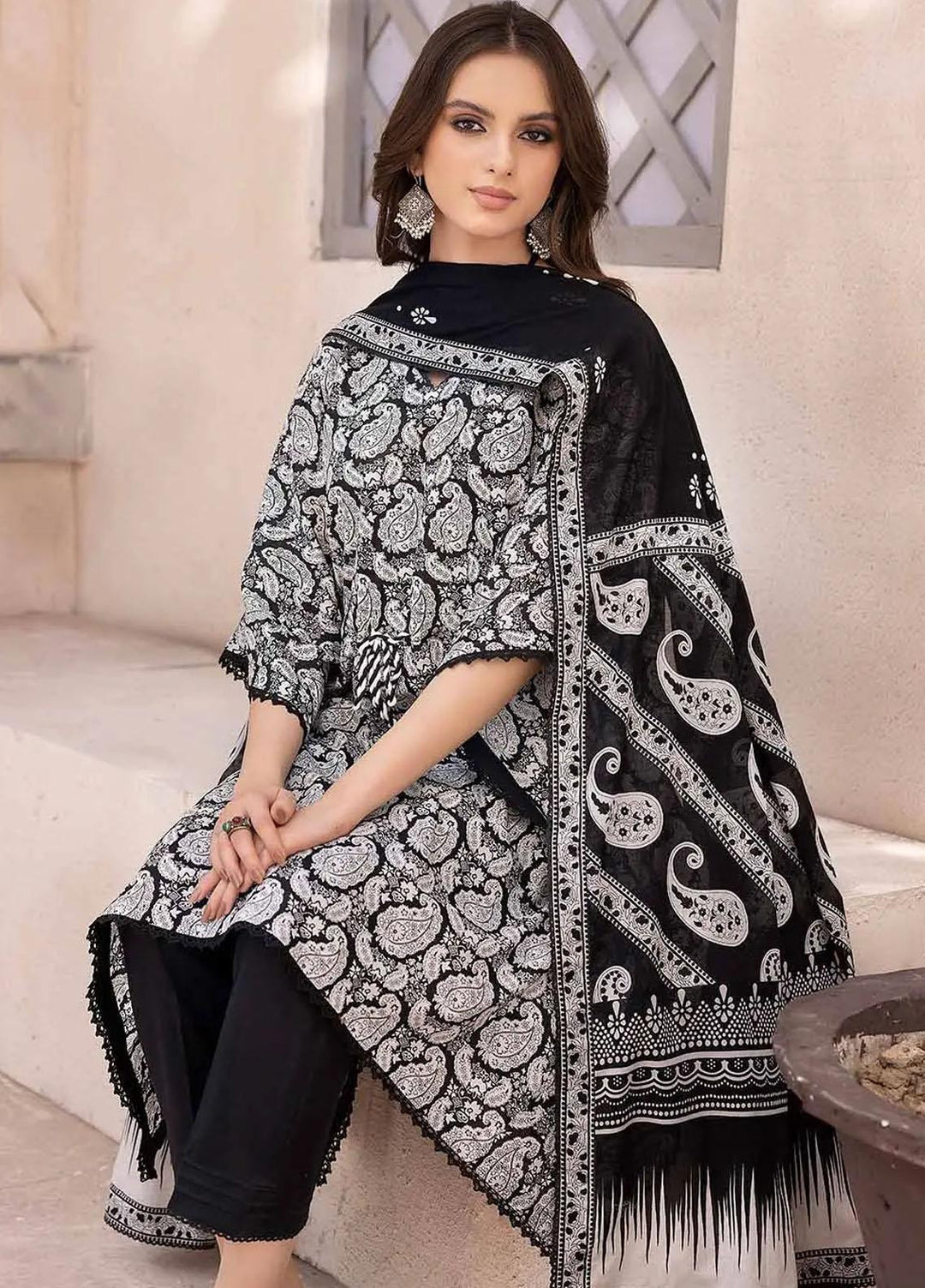 Gul Ahmed Printed Lawn Suits Unstitched 3 Piece GA23BW B-32027 - Summer Collection