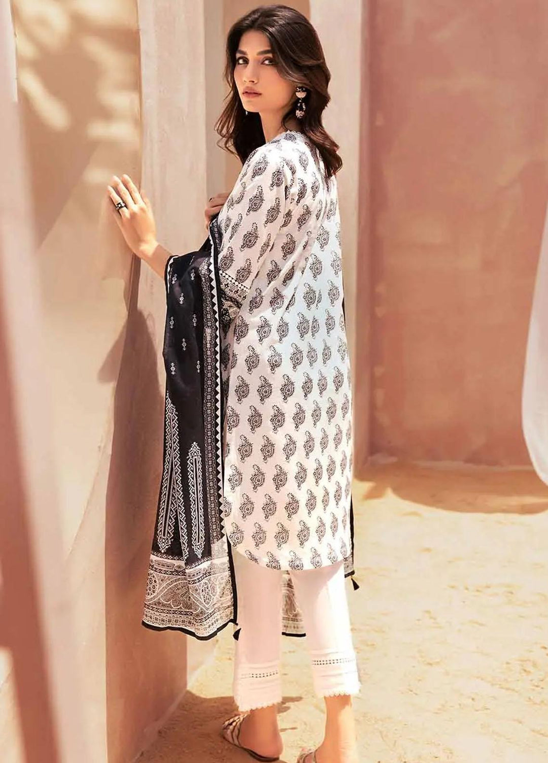 Gul Ahmed Printed Lawn Suits Unstitched 3 Piece GA23BW B-32028 - Summer Collection