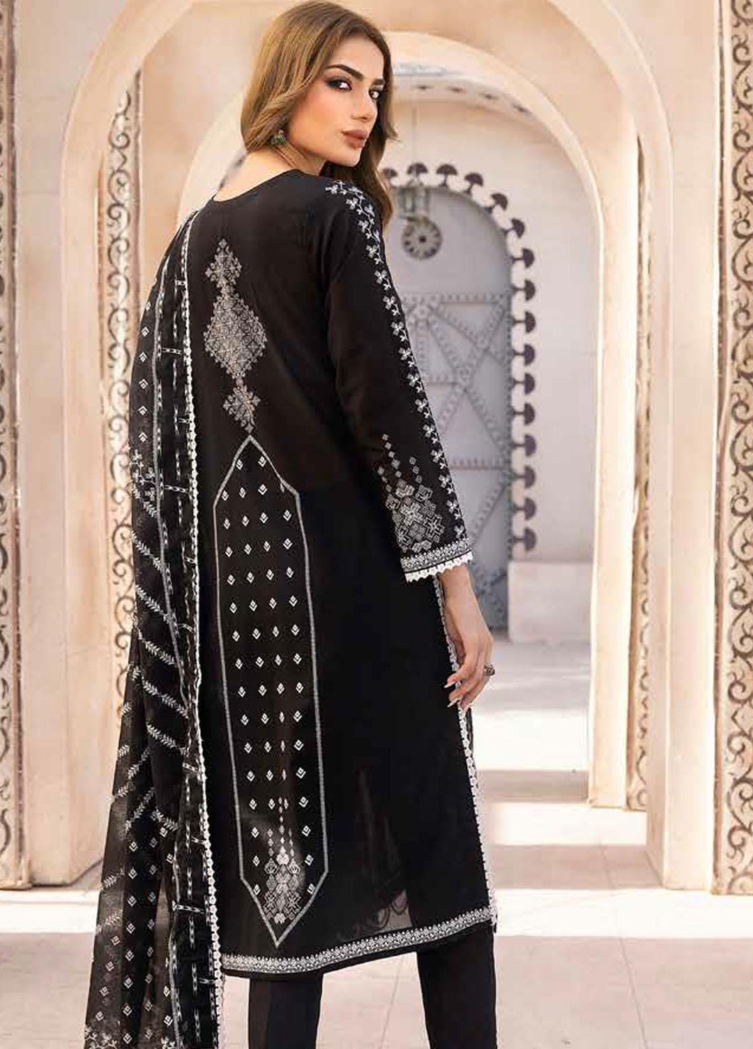 Gul Ahmed Printed Lawn Suits Unstitched 3 Piece GA23BW B-32035 - Summer Collection