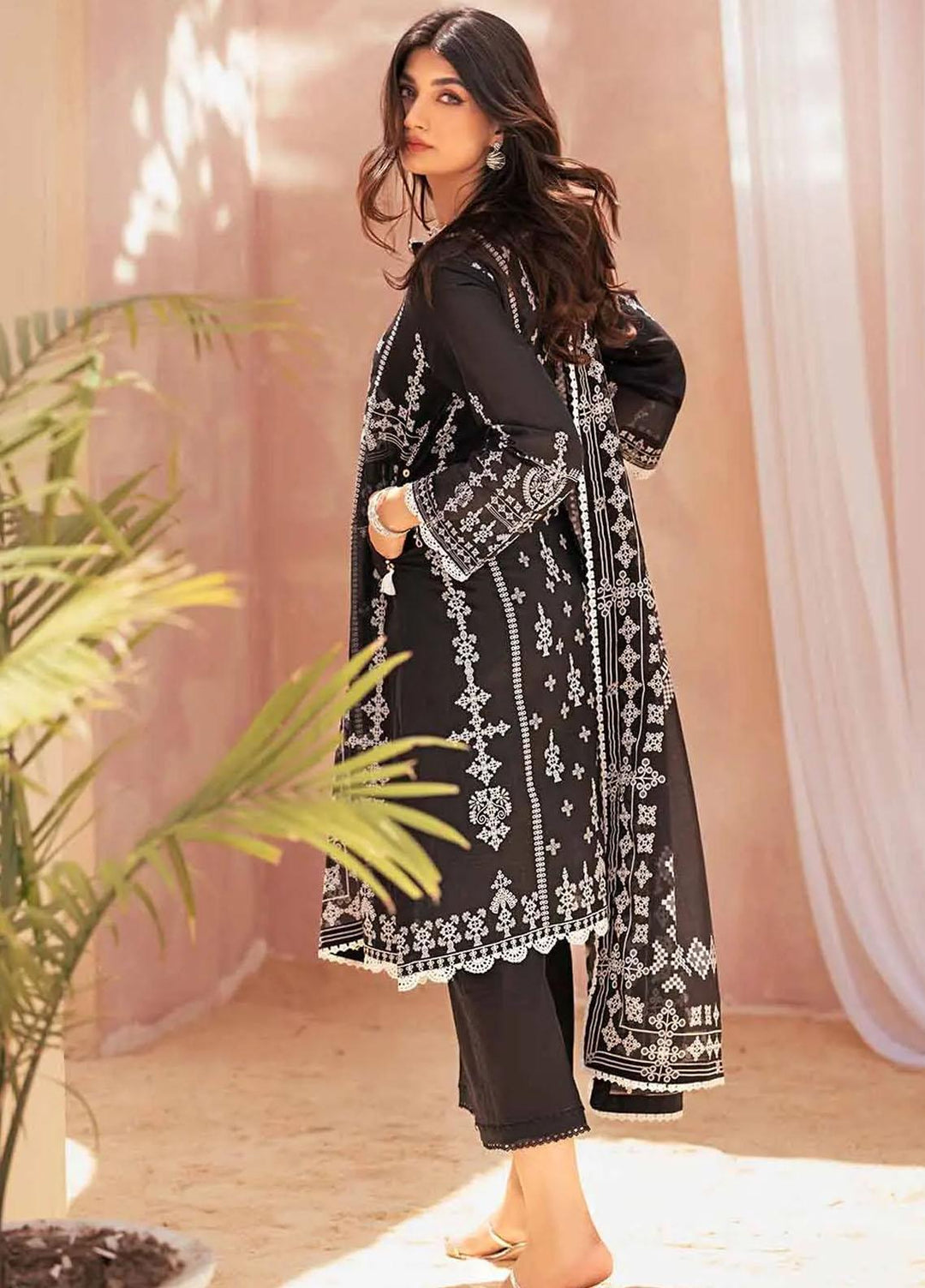 Gul Ahmed Printed Lawn Suits Unstitched 3 Piece GA23BW B-32038 - Summer Collection