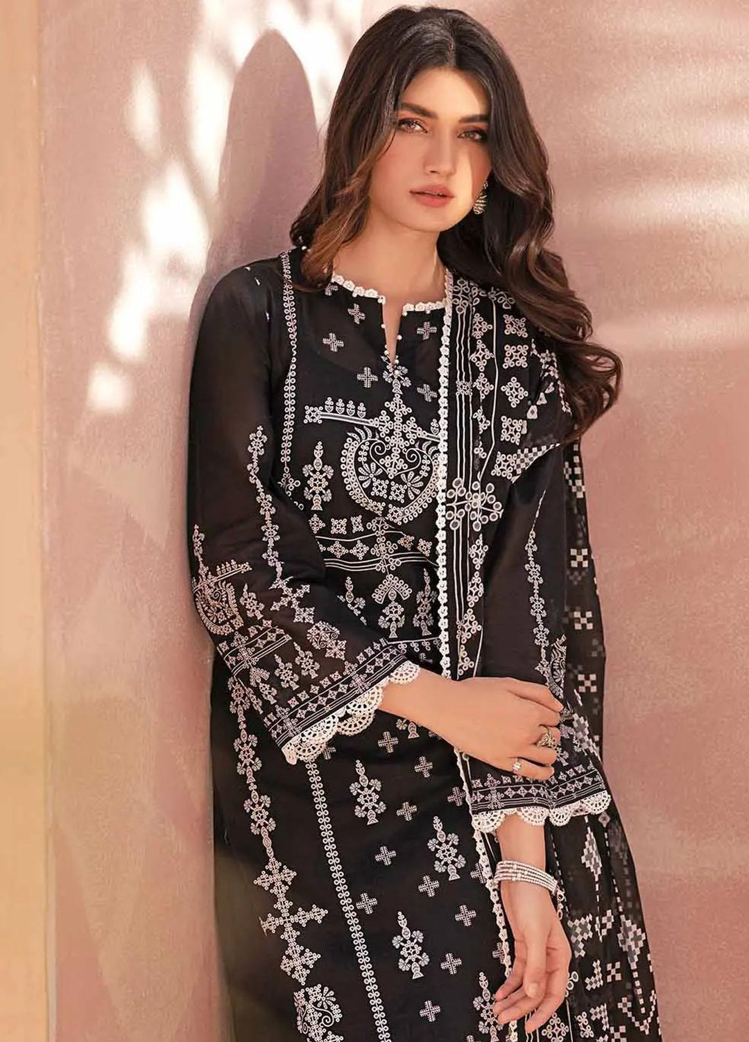 Gul Ahmed Printed Lawn Suits Unstitched 3 Piece GA23BW B-32038 - Summer Collection