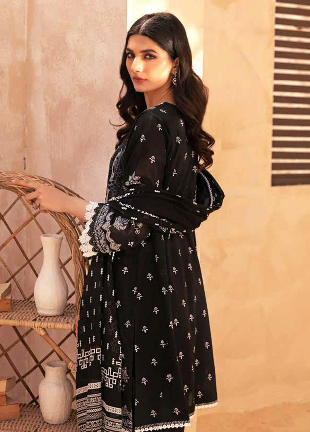 Gul Ahmed Printed Lawn Suits Unstitched 3 Piece GA23BW B-32039 - Summer Collection