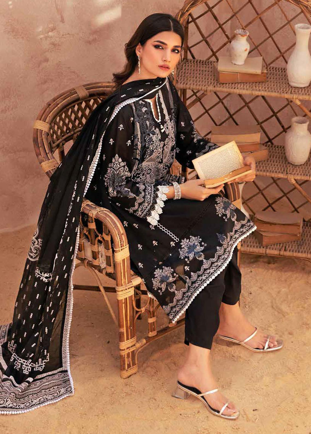 Gul Ahmed Printed Lawn Suits Unstitched 3 Piece GA23BW B-32039 - Summer Collection