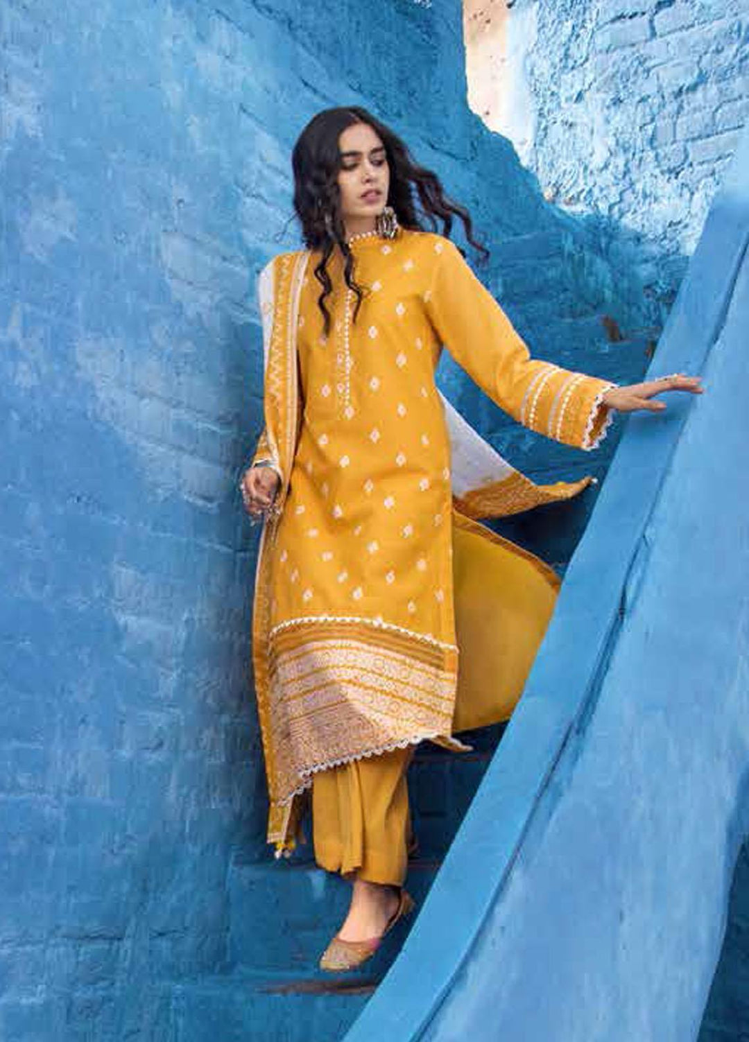 Gul Ahmed Embroidered Lawn Suits Unstitched 3 Piece GA22CHL CL-22045 - Summer Lawn Collection