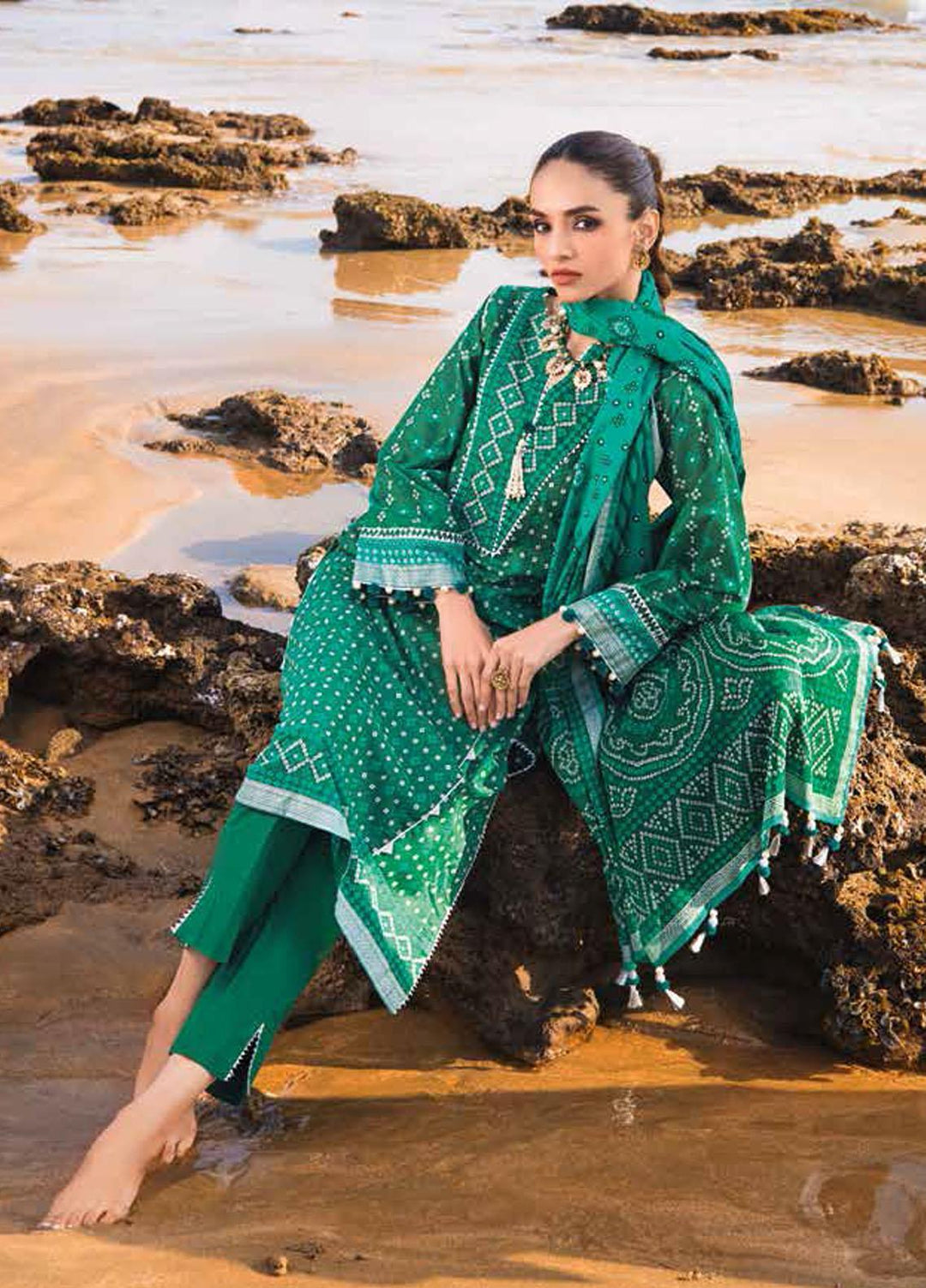 Gul Ahmed Printed Lawn Suits Unstitched 3 Piece GA22CHL CL-22051 A - Summer Lawn Collection