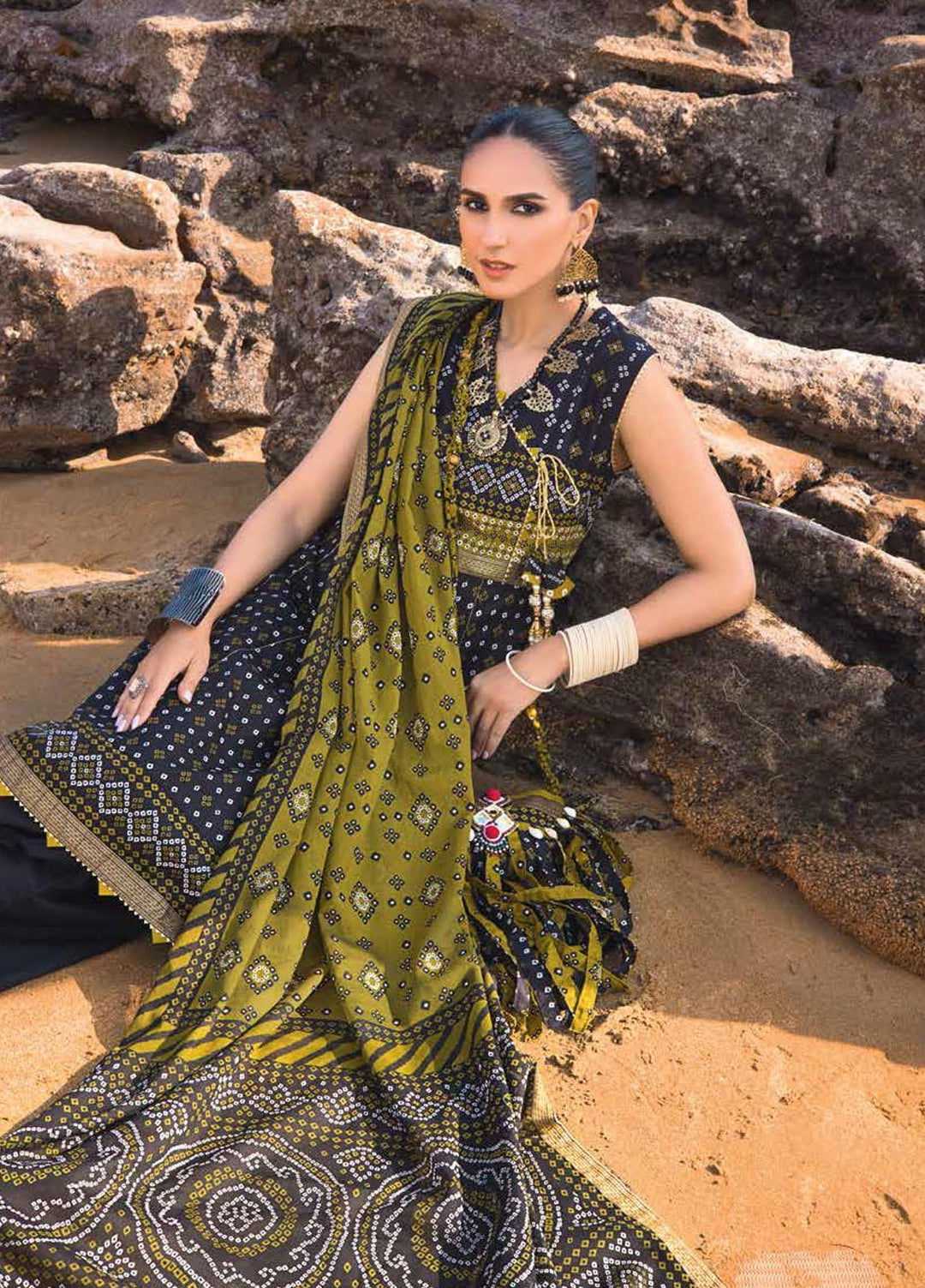 Gul Ahmed Printed Lawn Suits Unstitched 3 Piece GA22CHL CL-22051 B - Summer Lawn Collection