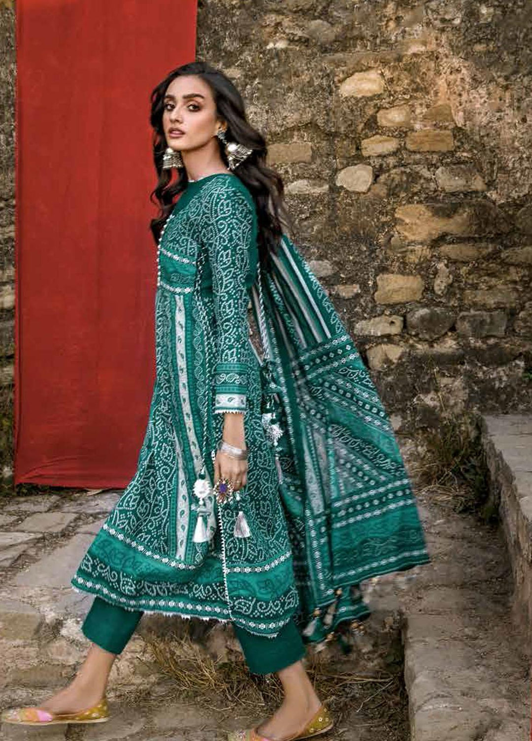 Gul Ahmed Printed Lawn Suits Unstitched 3 Piece GA22CHL CL-22104 B - Summer Lawn Collection