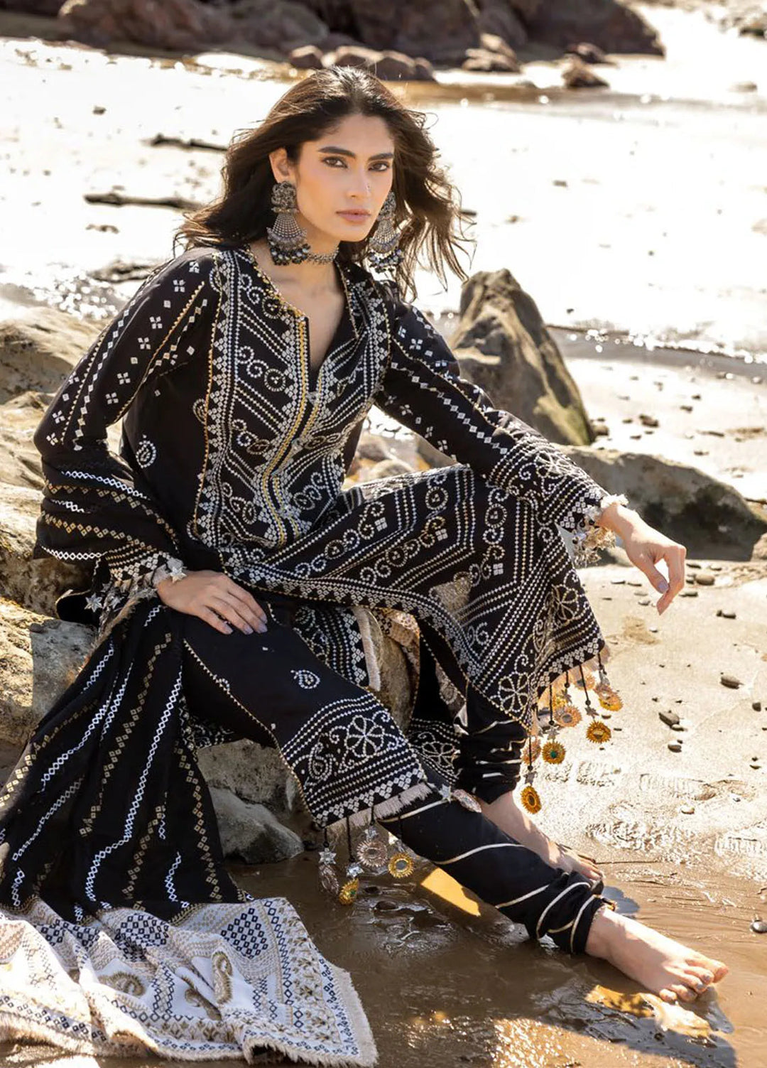 Gul Ahmed Embroidered Lawn Suits Unstitched 3 Piece GA25CH CL-52407 - Summer Collection