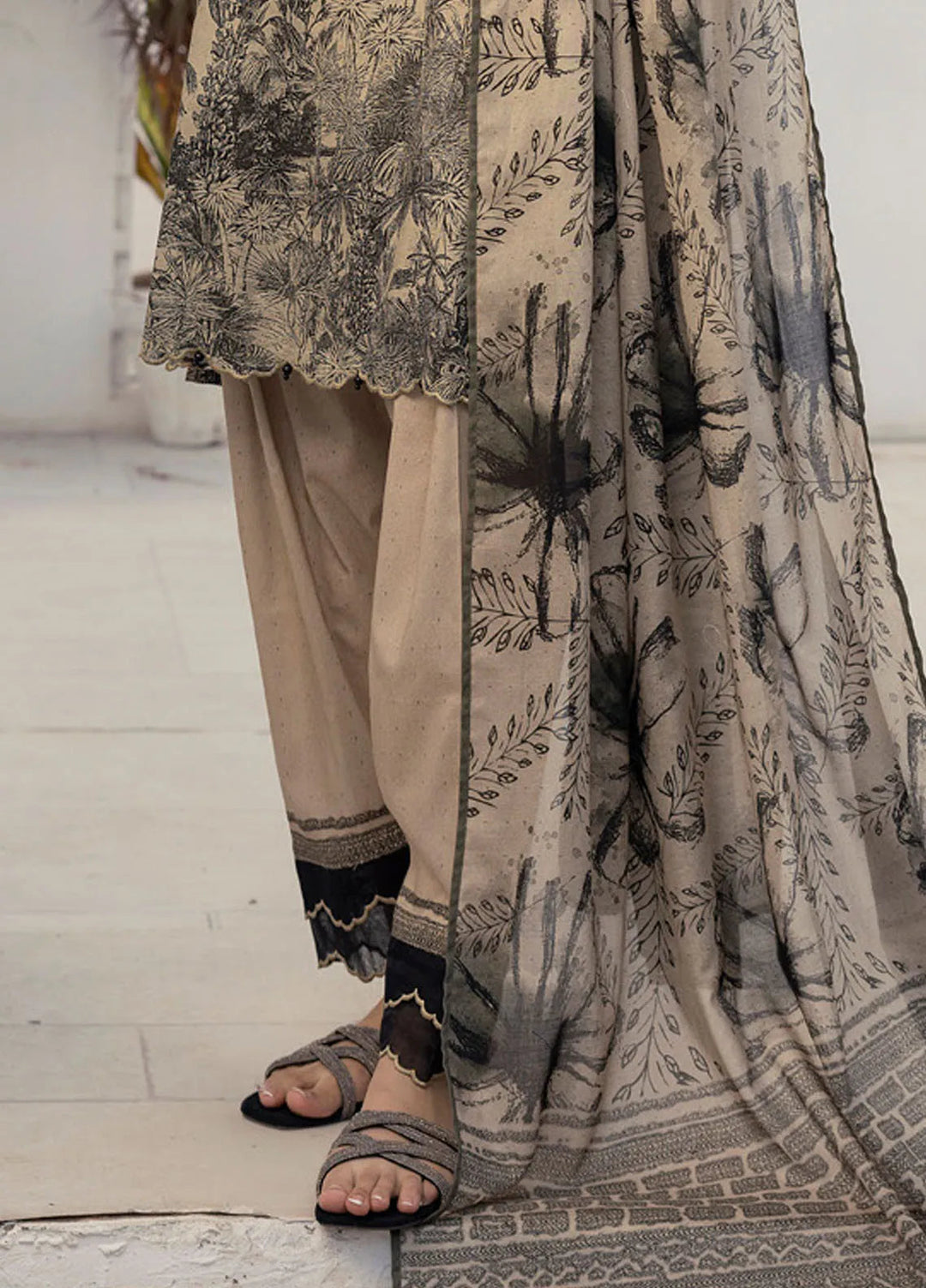 Gul Ahmed Embroidered Lawn Suits Unstitched 3 Piece GA25TA CL-52431 - Summer Collection