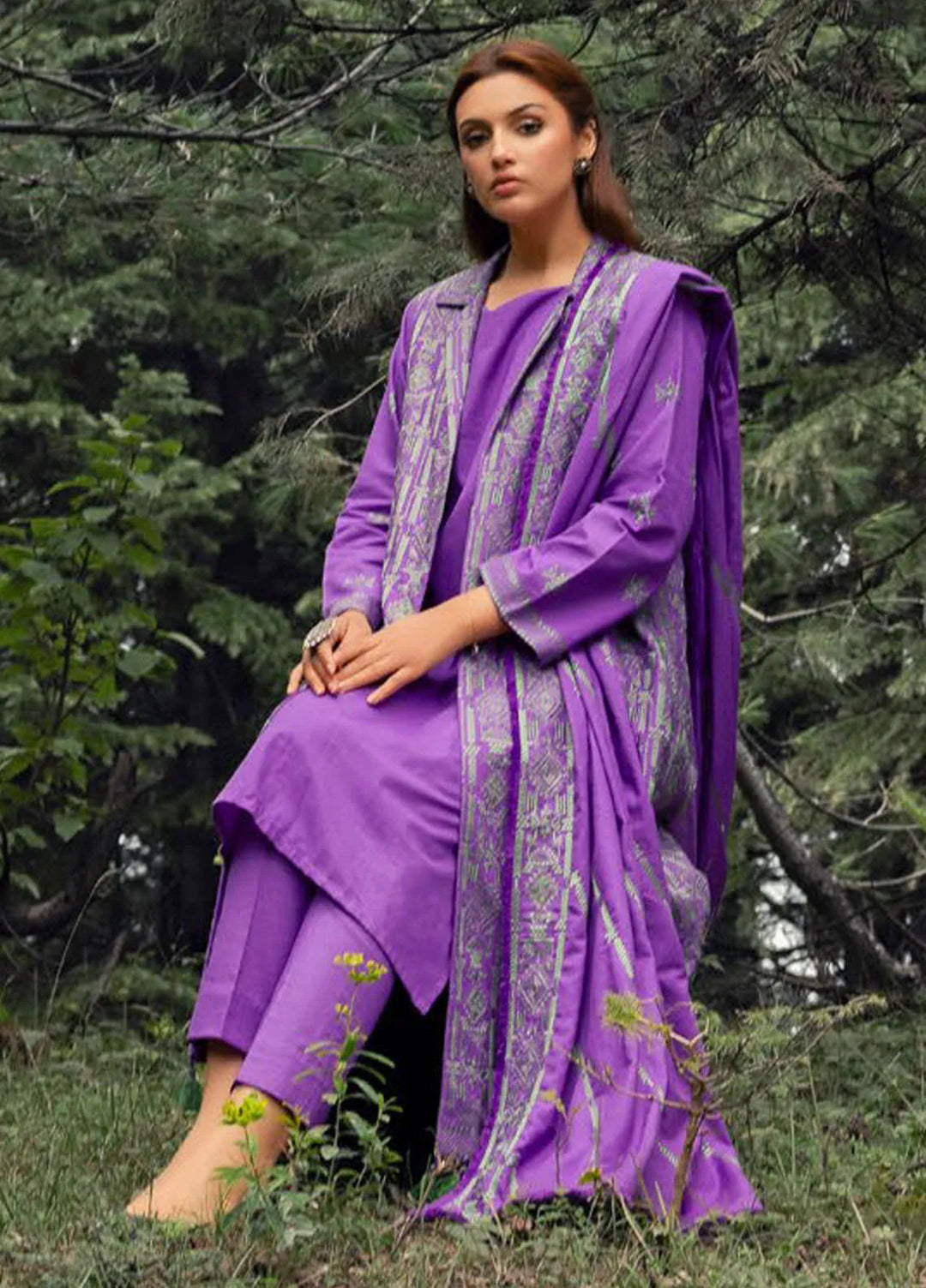 Gul Ahmed Embroidered Light Khaddar Suits Unstitched 3 Piece GA24UW K-42017 L - Winter Collection