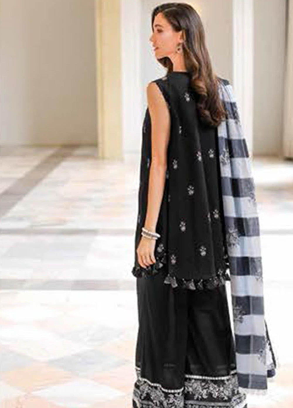 Essential Lawn By Gul Ahmed Printed Lawn Suits Unstitched 3 Piece GA23E B-32005 - Summer Collection