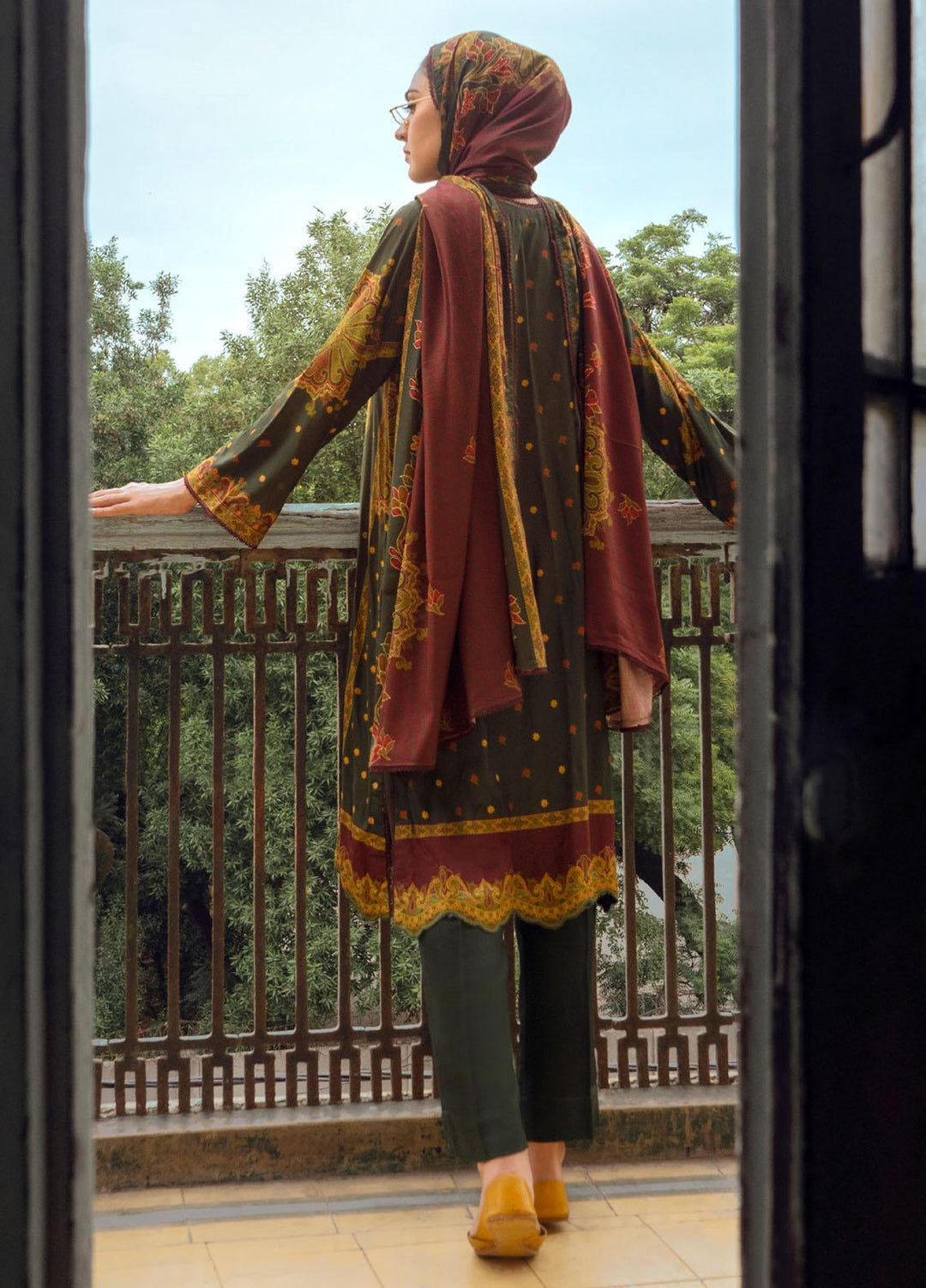 Gul Ahmed Printed Linen Suits Unstitched 3 Piece GA23LLW CV 32005 - Winter Collection