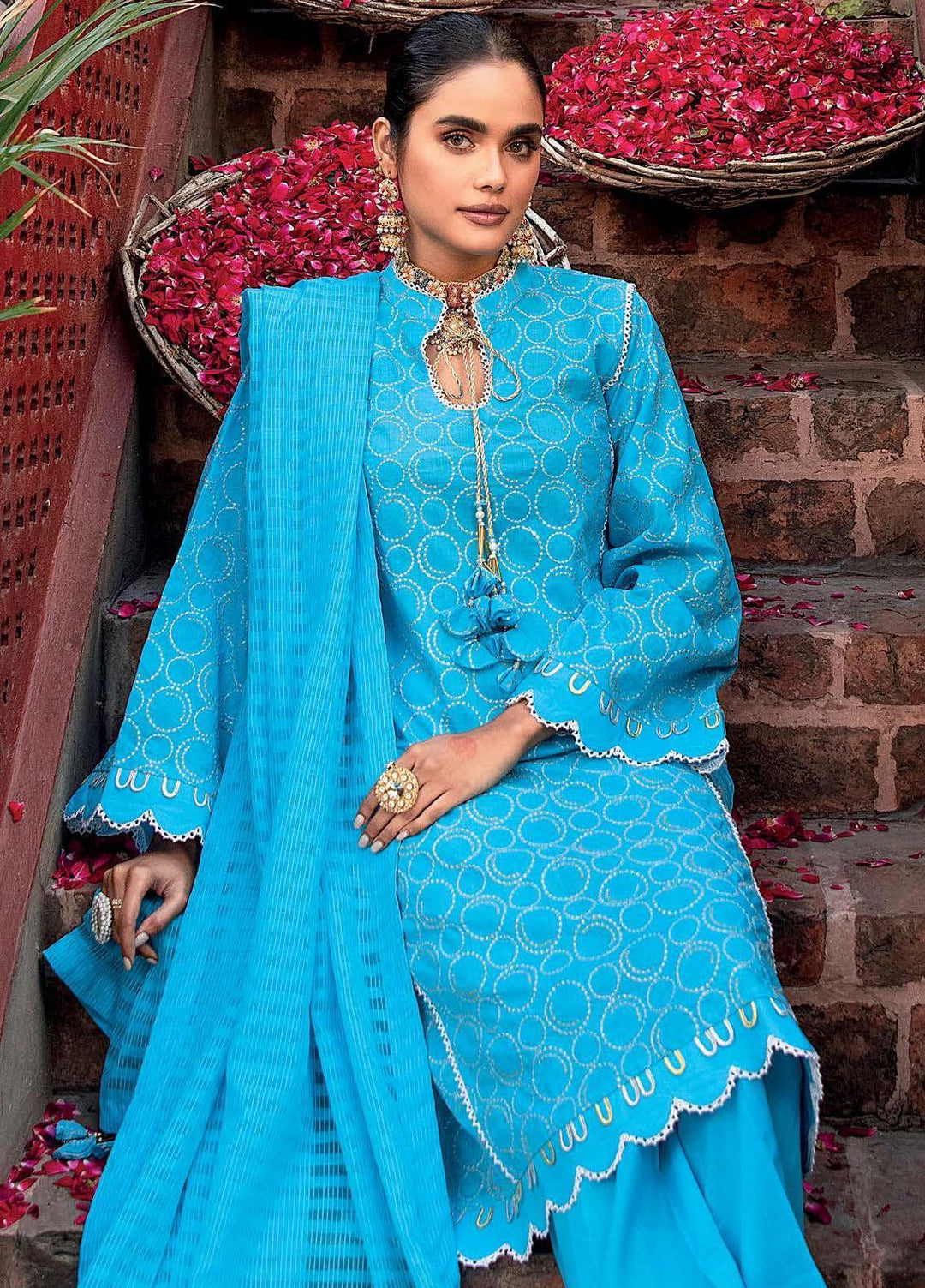 Gul Ahmed Embroidered Lawn Suits Unstitched 3 Piece GA22LF FE22020 - Luxury Eid Collection