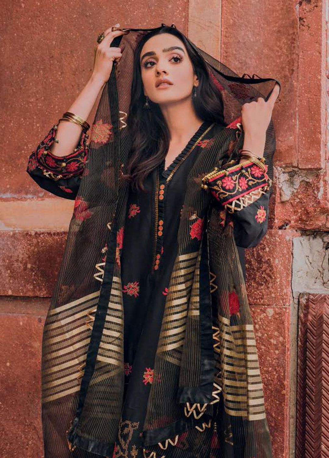 Gul Ahmed Embroidered Lawn Suits Unstitched 3 Piece GA22LF FE22016 - Luxury Eid Collection
