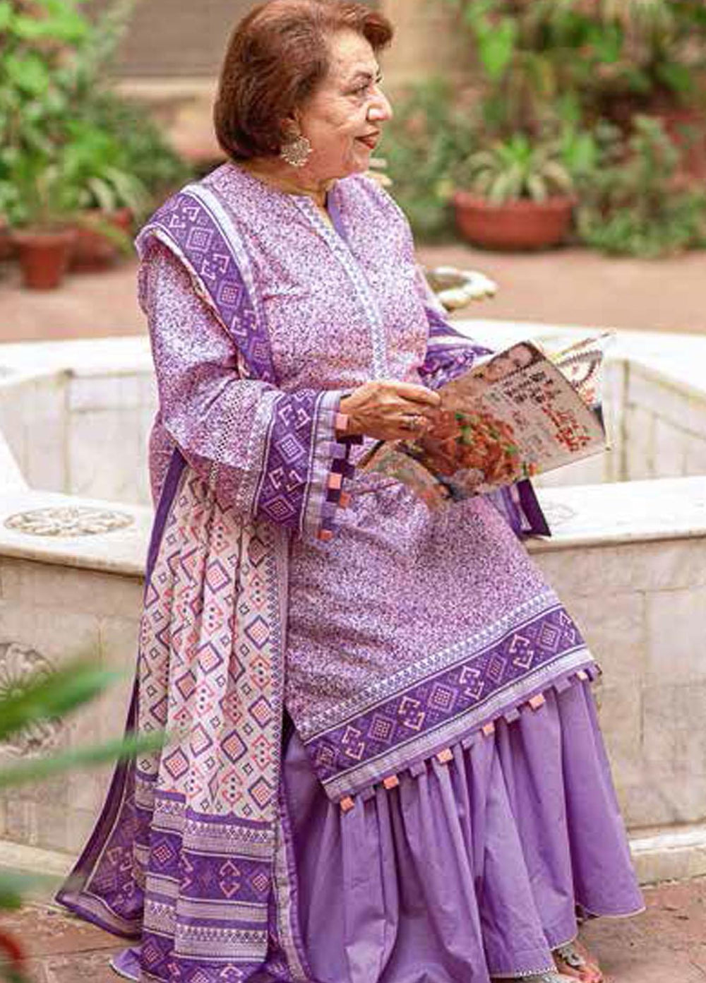 Gul Ahmed Printed Lawn Suits Unstitched 3 Piece GA22ML CL-22011 B - Summer Collection