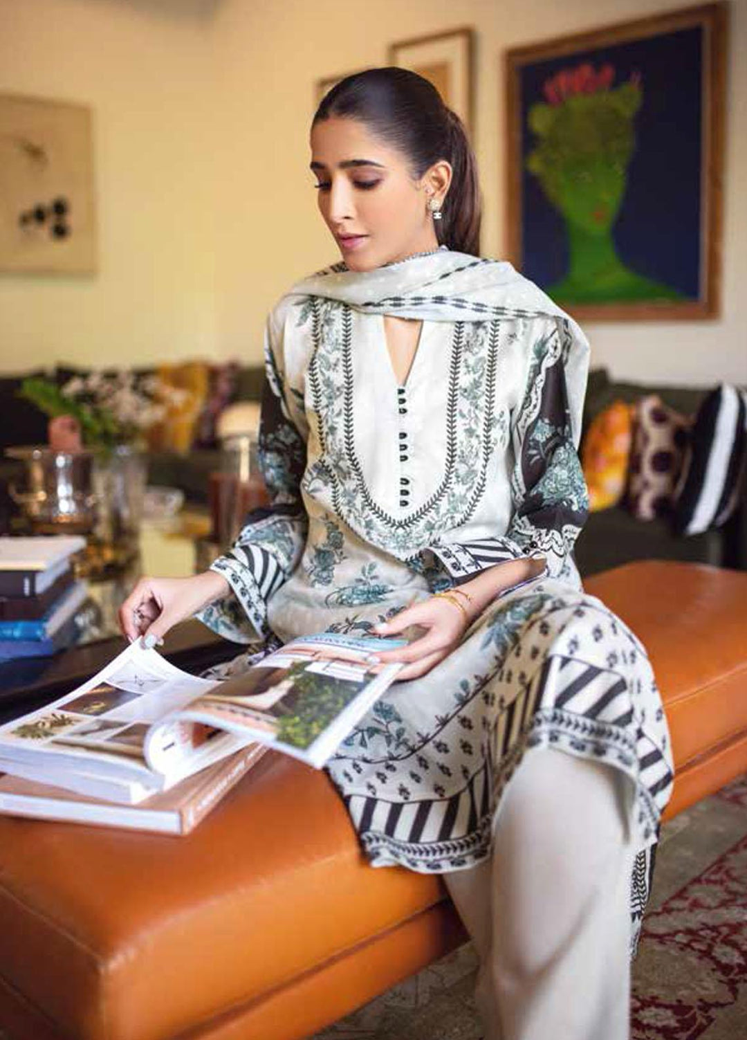 Gul Ahmed Printed Lawn Suits Unstitched 3 Piece GA22ML CL-22173 B - Summer Collection