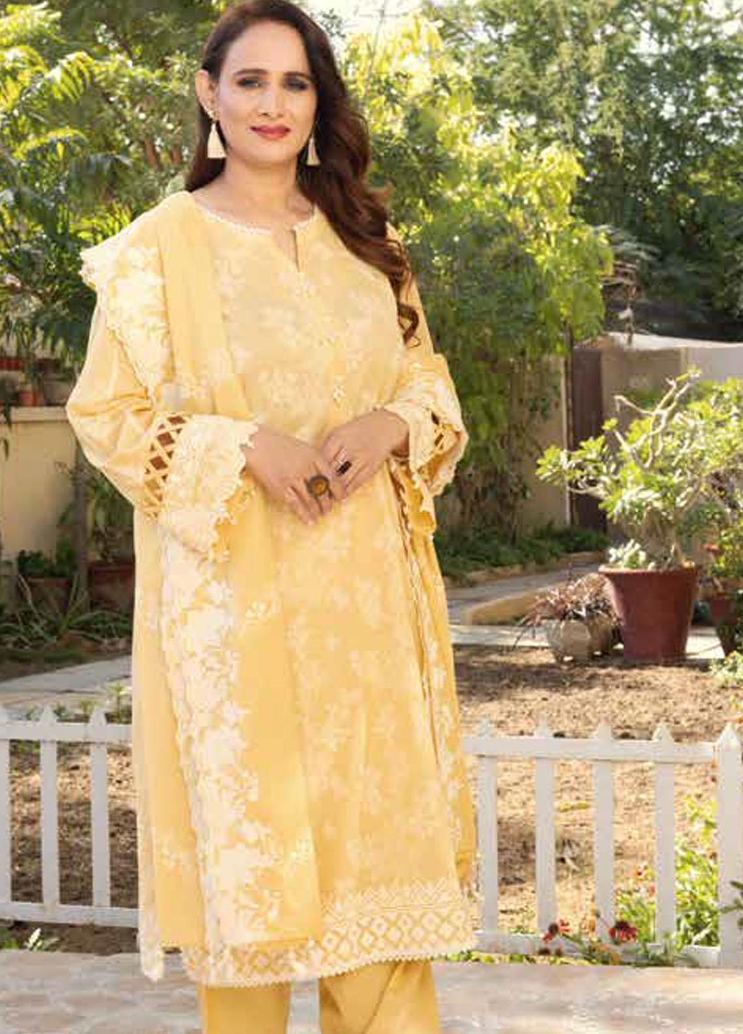 Gul Ahmed Embroidered Lawn Suits Unstitched 3 Piece GA22ML DM-22020 - Summer Collection