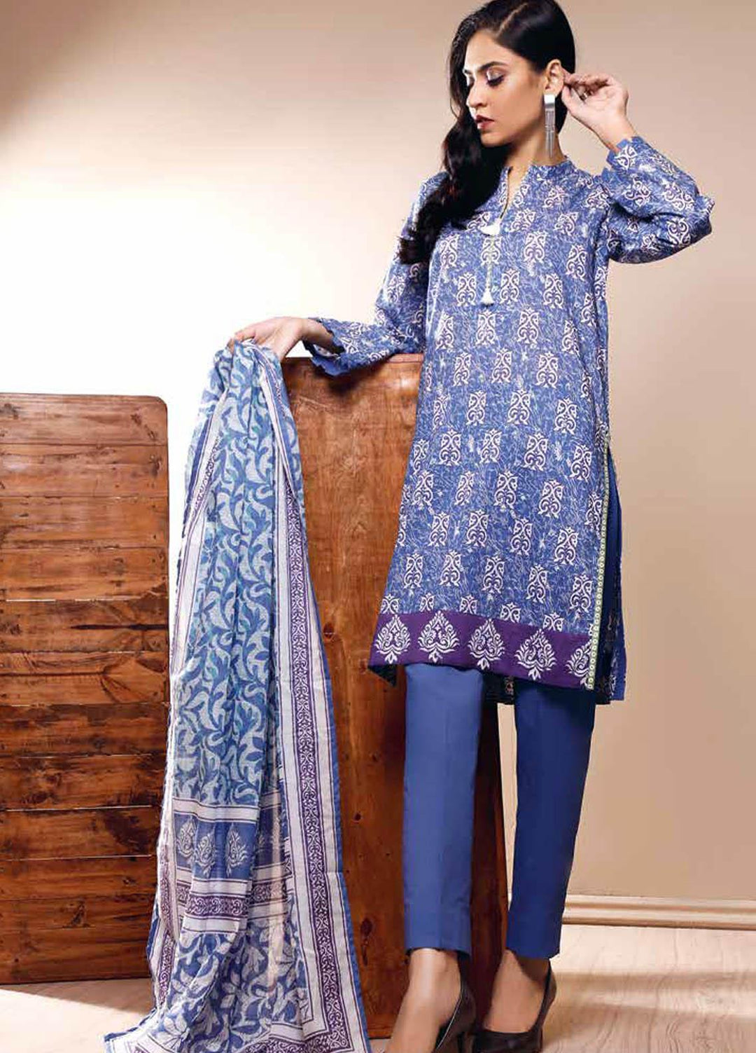 Gul Ahmed Printed Lawn Suits Unstitched 3 Piece GA21M CL-1050 B - Summer Collection