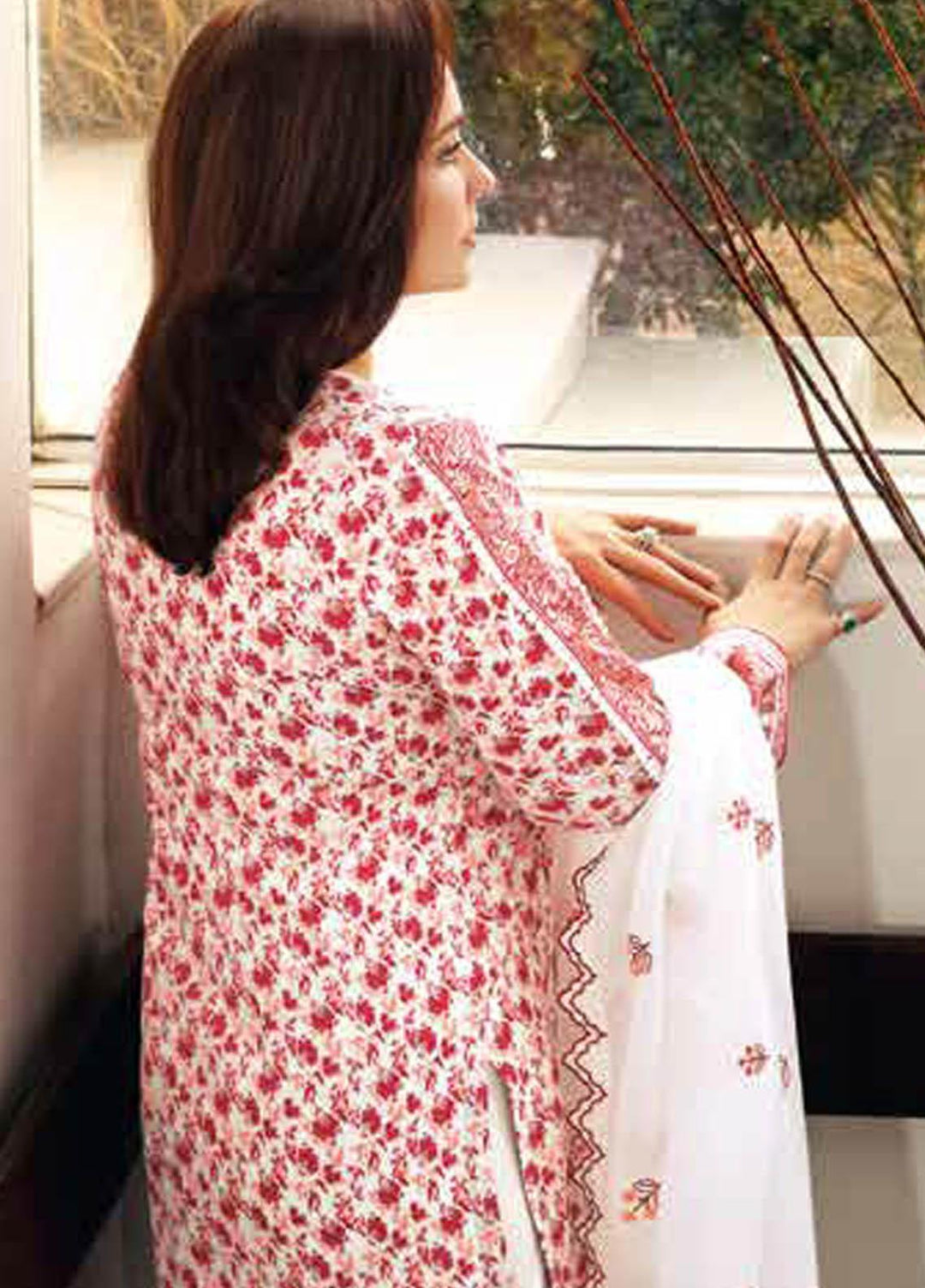 Gul Ahmed Embroidered Lawn Suits Unstitched 3 Piece GA21M CL-1207 - Summer Collection