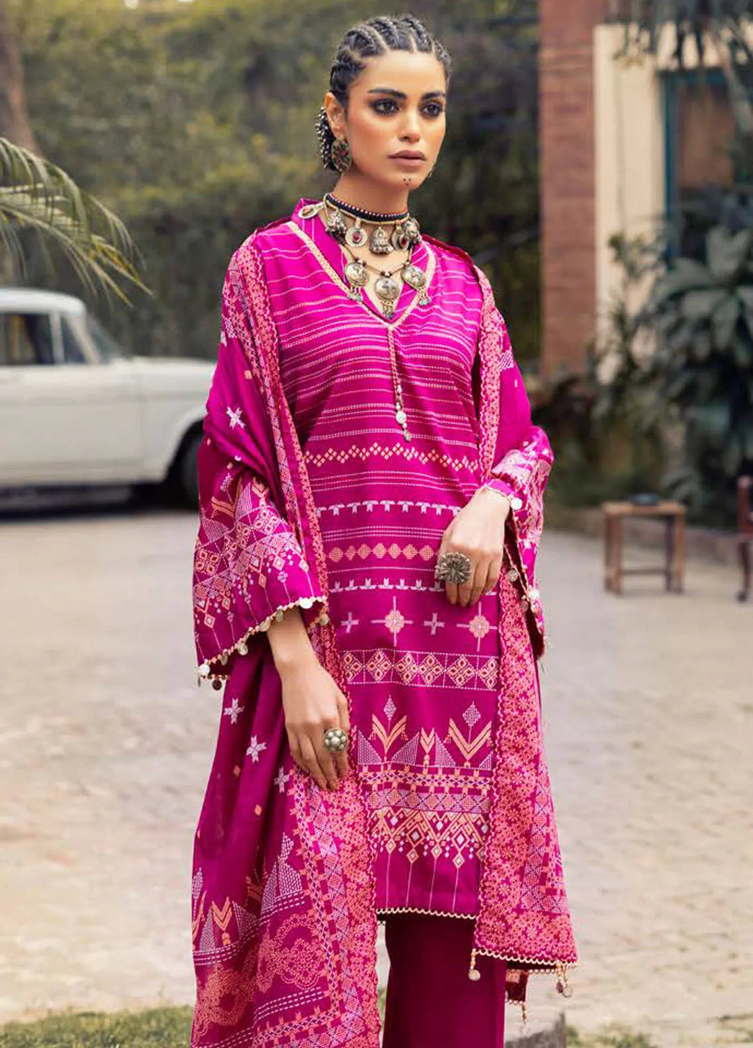 Gul Ahmed Printed Lawn Suits Unstitched 3 Piece GA24SU CL 42142 - Summer Collection