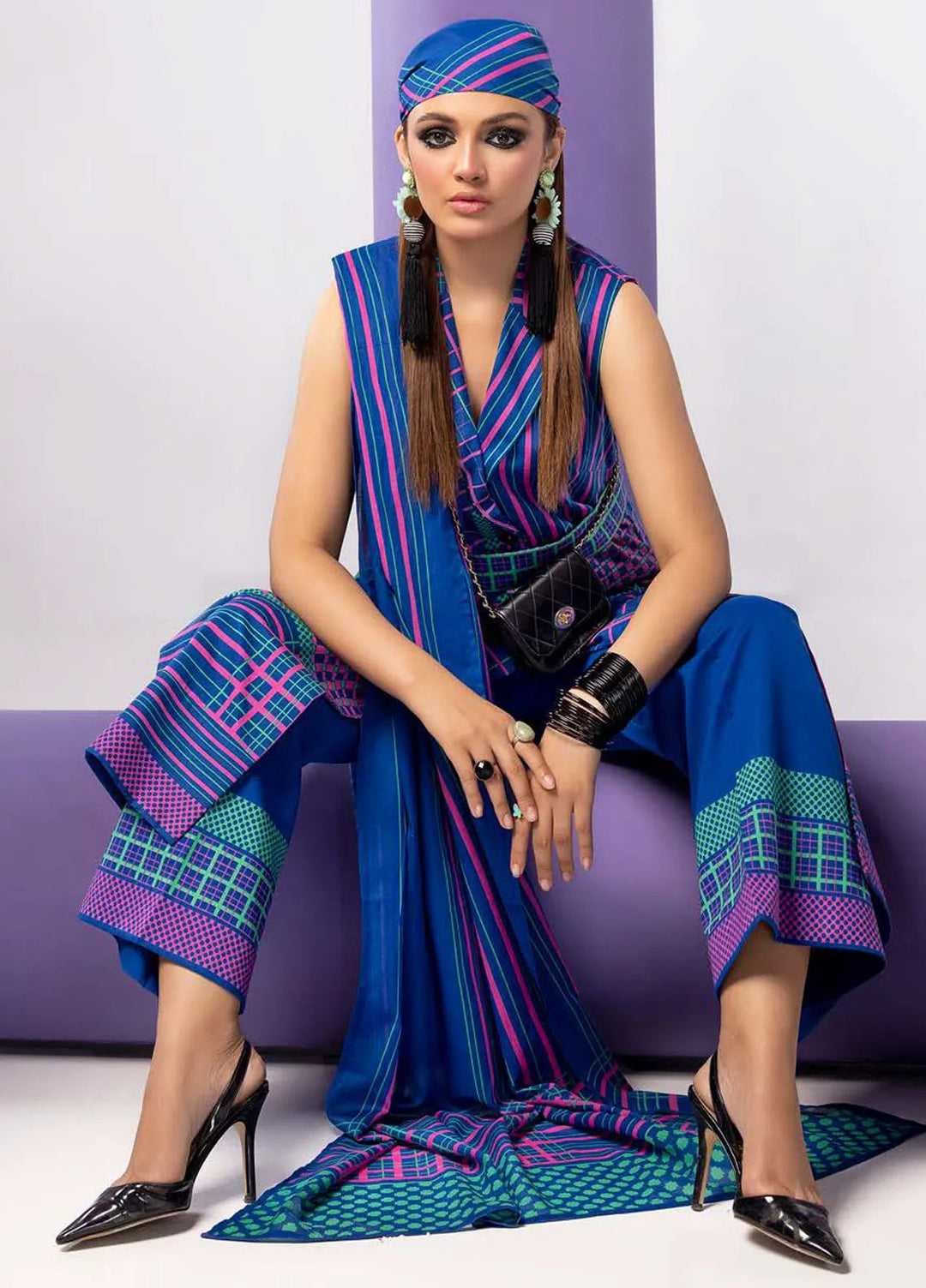 Gul Ahmed Printed Lawn Suits Unstitched 3 Piece GA24SU CL 42150 - Summer Collection