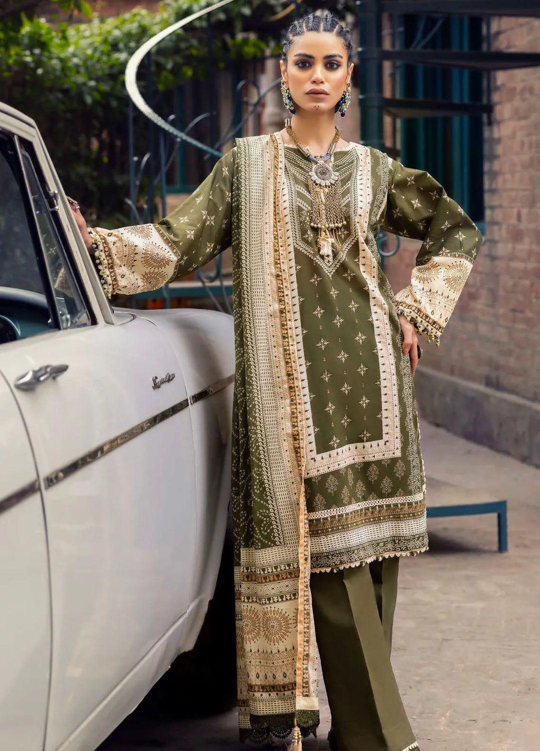 Gul Ahmed Printed Lawn Suits Unstitched 3 Piece GA24SU CL 42205 - Summer Collection