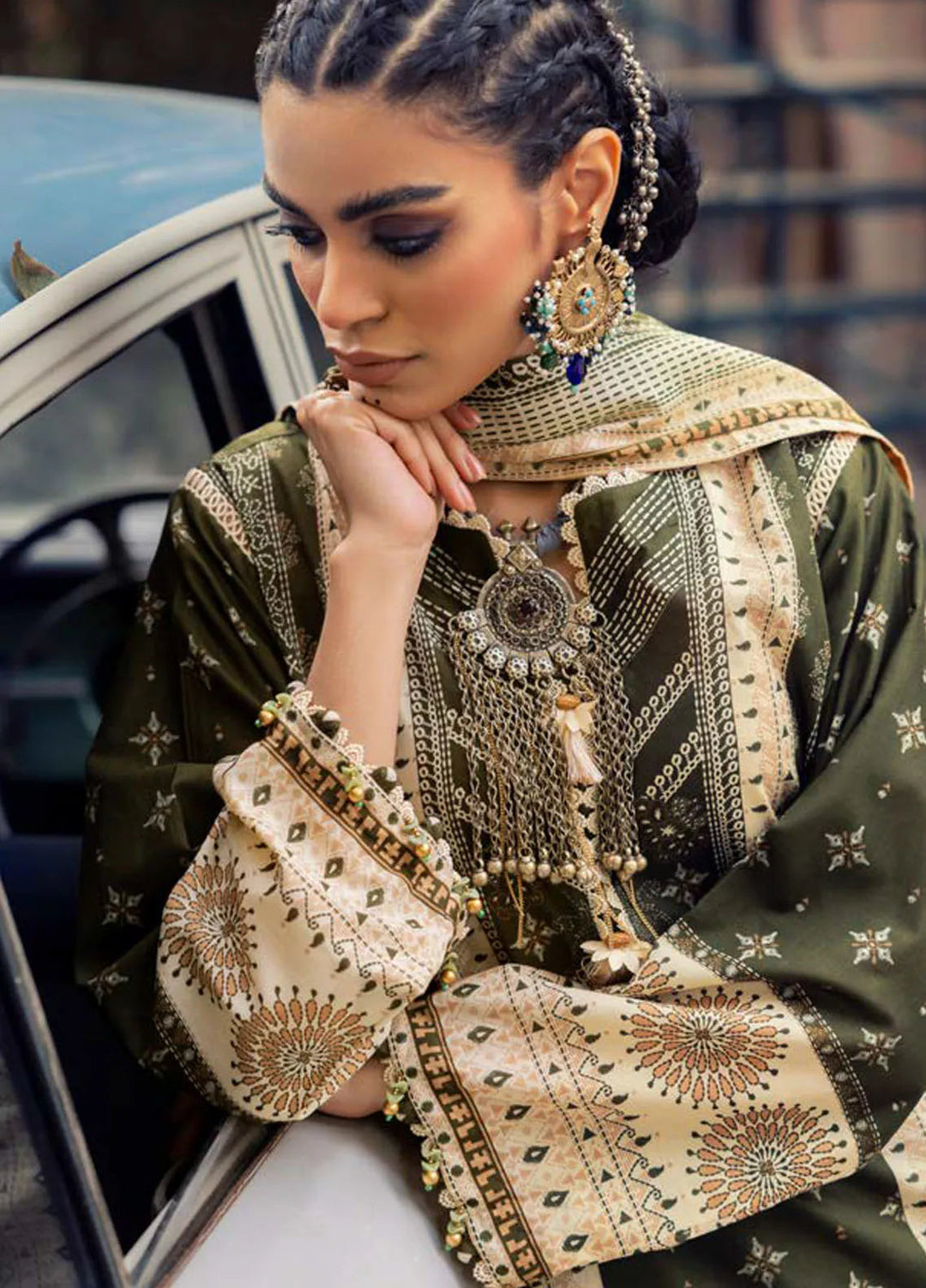 Gul Ahmed Printed Lawn Suits Unstitched 3 Piece GA24SU CL 42205 - Summer Collection